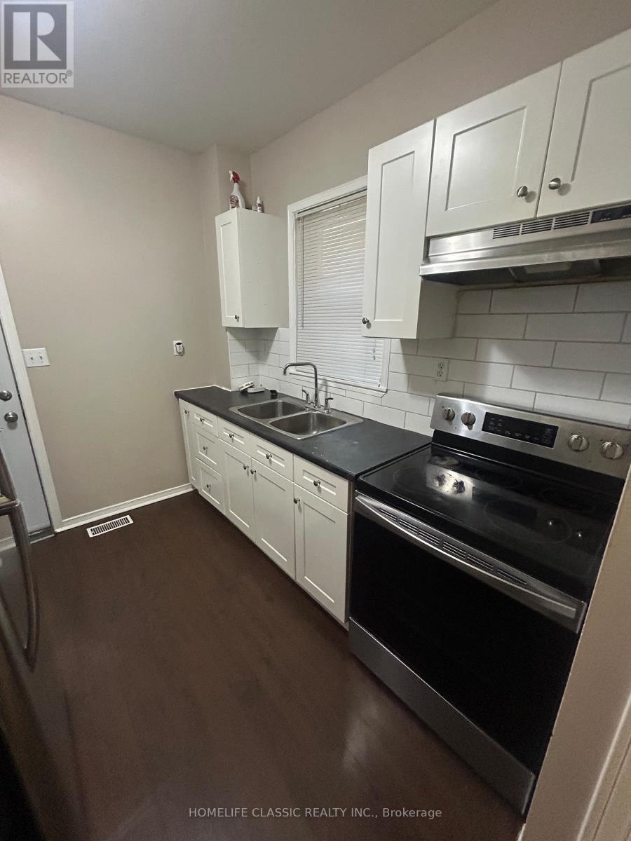 264 Wolfe Street, Peterborough (Town Ward 3), Ontario  K9J 2L3 - Photo 3 - X12481608