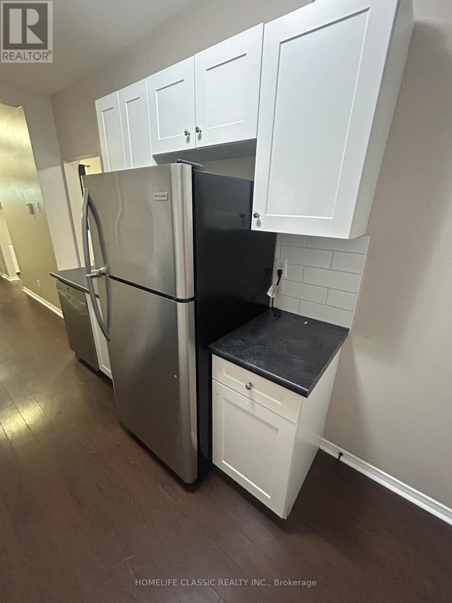 264 Wolfe Street, Peterborough (Town Ward 3), Ontario  K9J 2L3 - Photo 4 - X12481608