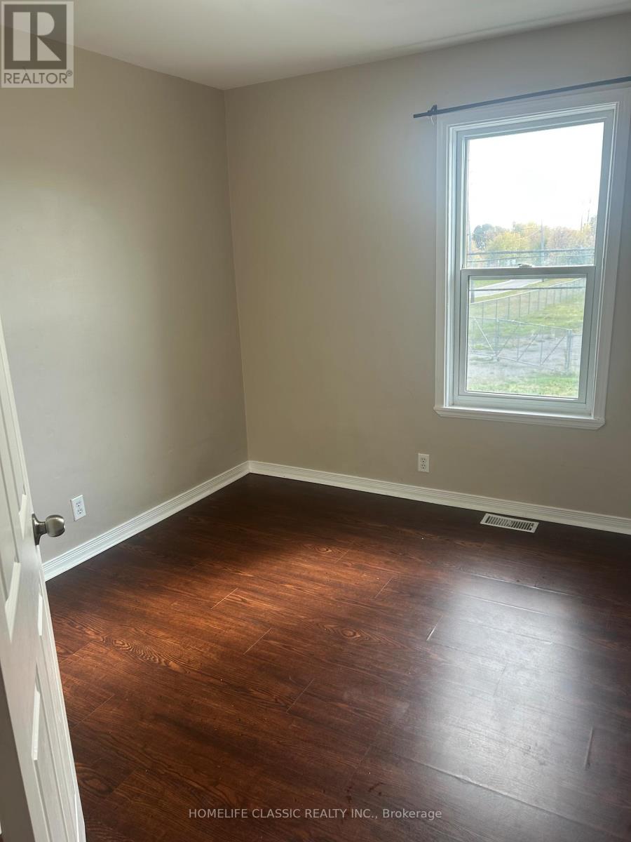 264 Wolfe Street, Peterborough (Town Ward 3), Ontario  K9J 2L3 - Photo 6 - X12481608