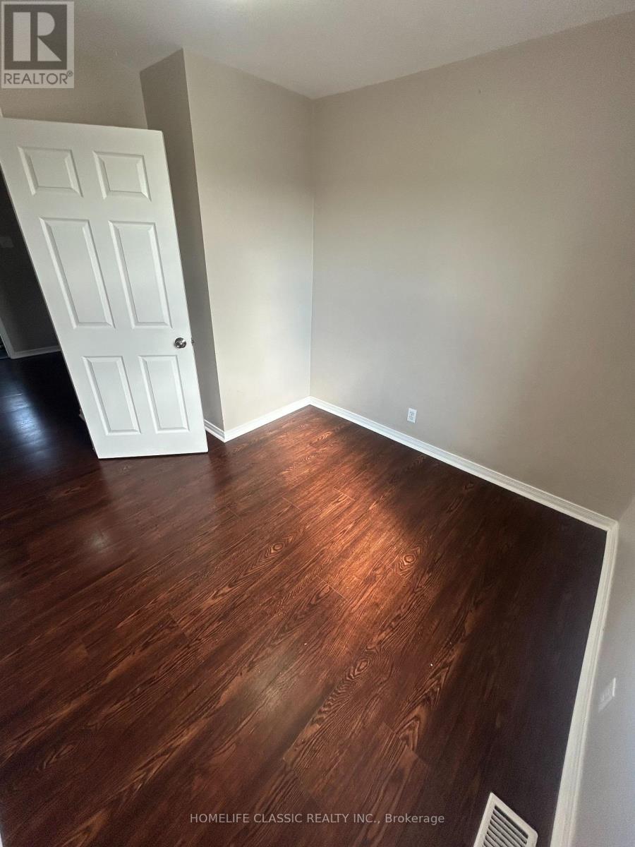 264 Wolfe Street, Peterborough (Town Ward 3), Ontario  K9J 2L3 - Photo 7 - X12481608