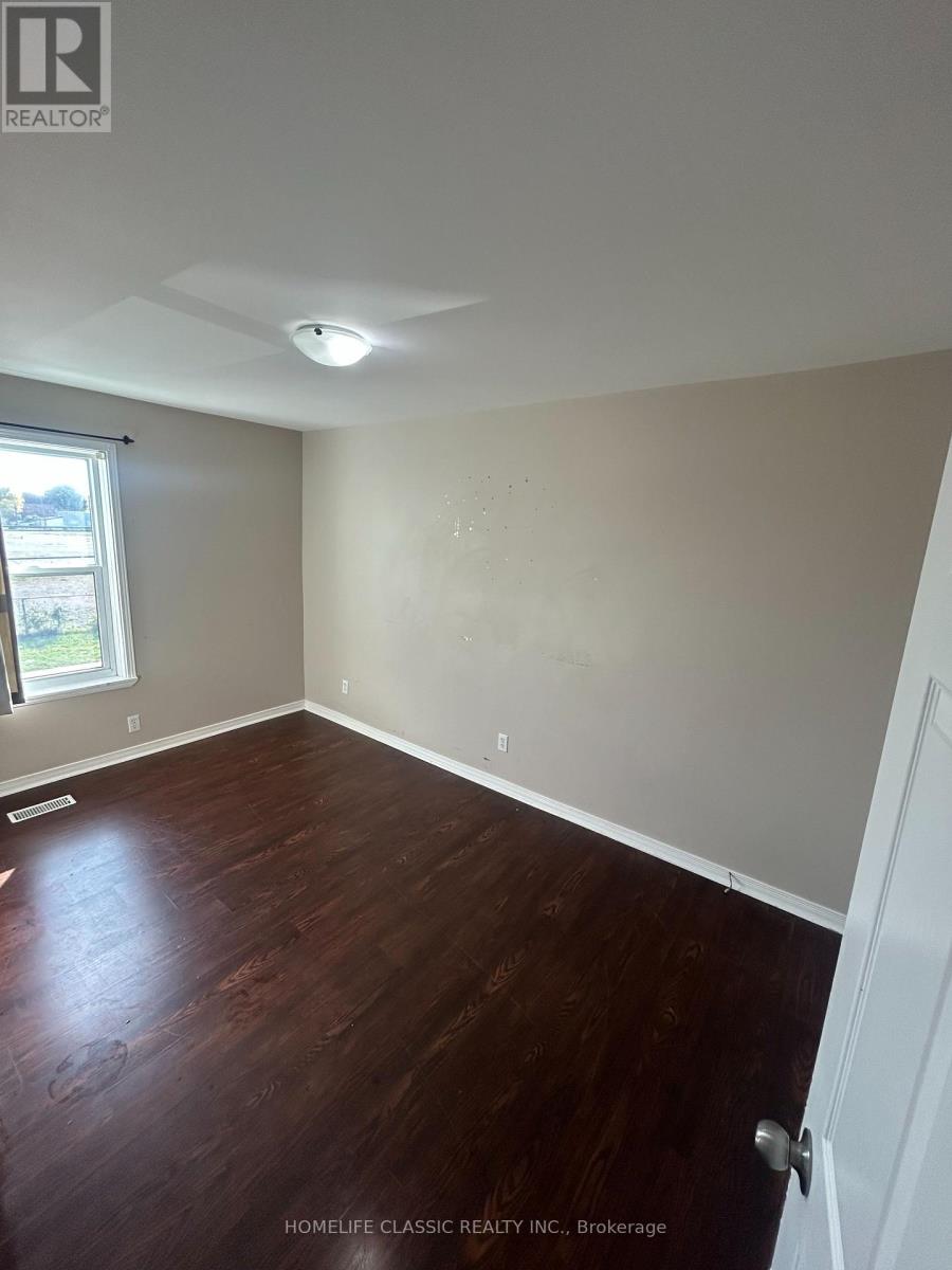 264 Wolfe Street, Peterborough (Town Ward 3), Ontario  K9J 2L3 - Photo 9 - X12481608