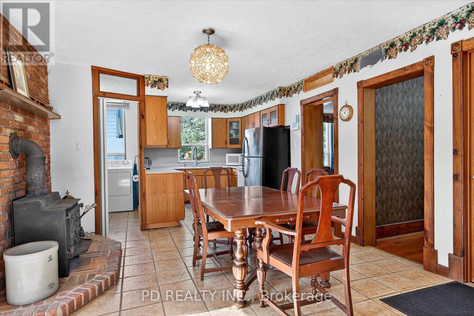 64 King Street W, Kawartha Lakes (Omemee), Ontario  K0L 2W0 - Photo 10 - X12481759