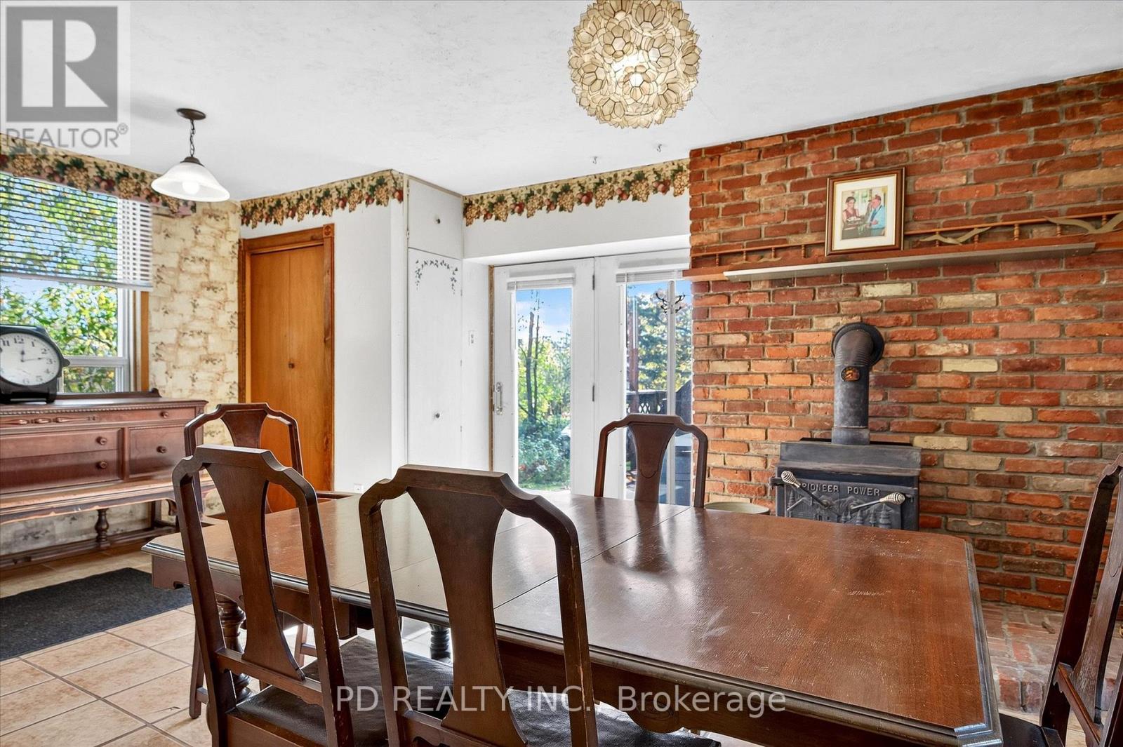 64 King Street W, Kawartha Lakes (Omemee), Ontario  K0L 2W0 - Photo 12 - X12481759