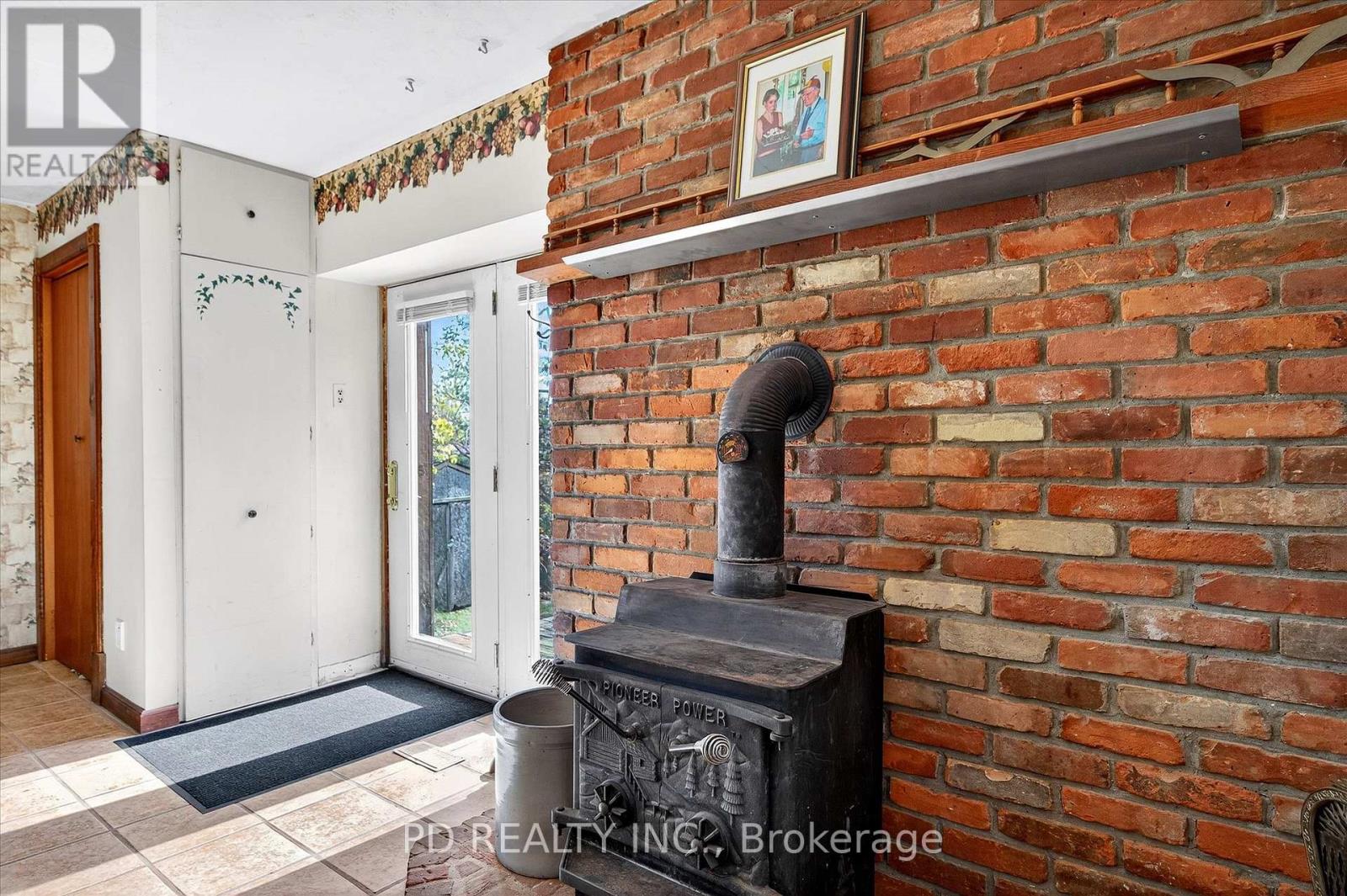 64 King Street W, Kawartha Lakes (Omemee), Ontario  K0L 2W0 - Photo 14 - X12481759