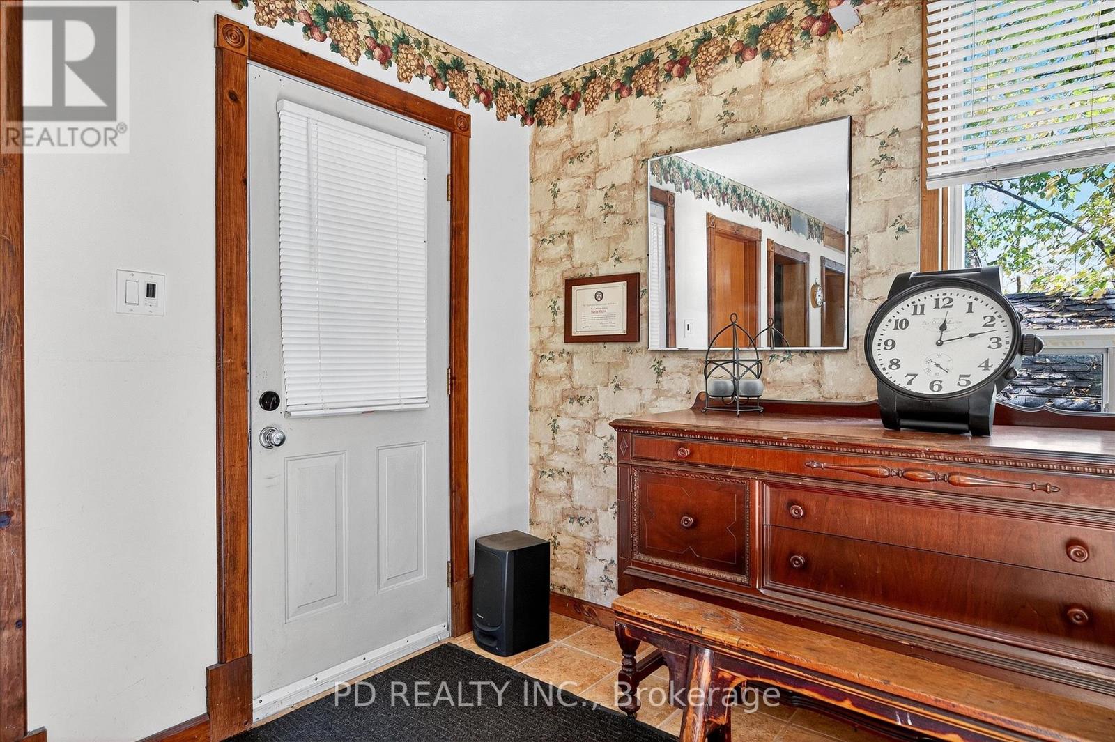 64 King Street W, Kawartha Lakes (Omemee), Ontario  K0L 2W0 - Photo 9 - X12481759