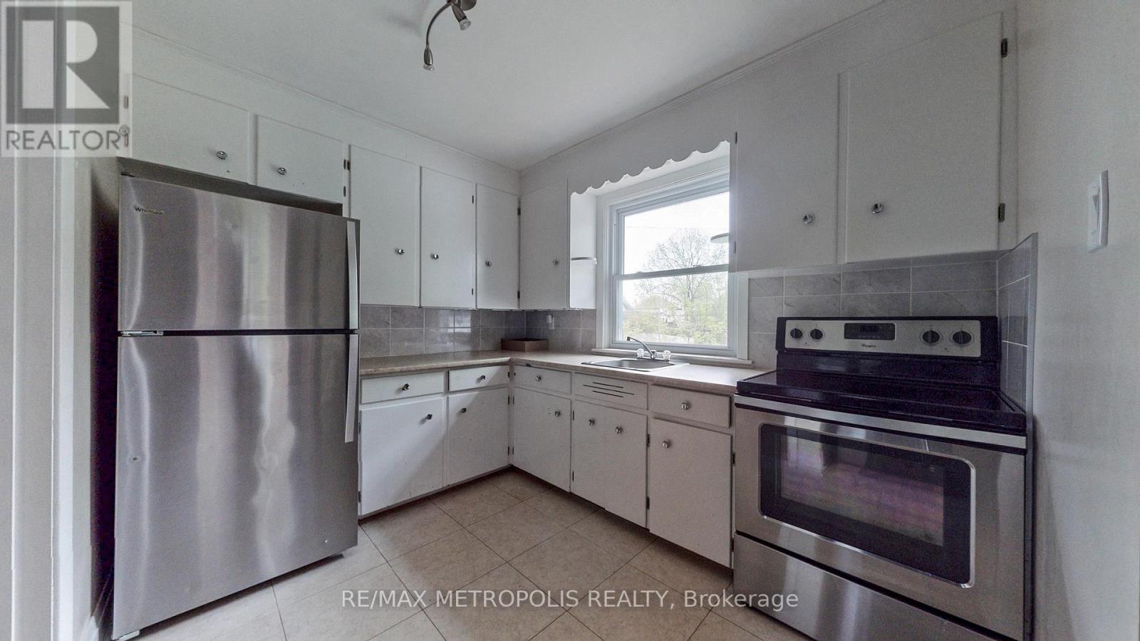 Main - 1020 Brewer Street, Peterborough Central (South), Ontario  K9J 5B4 - Photo 13 - X12481736