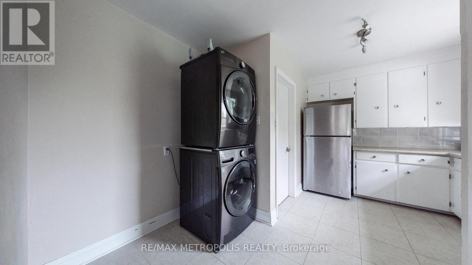 Main - 1020 Brewer Street, Peterborough Central (South), Ontario  K9J 5B4 - Photo 16 - X12481736