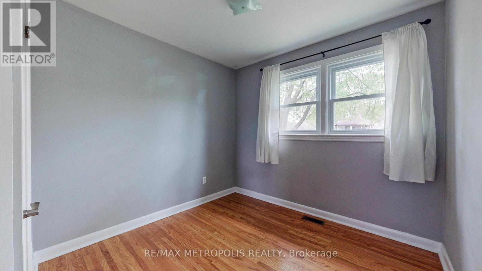 Main - 1020 Brewer Street, Peterborough Central (South), Ontario  K9J 5B4 - Photo 17 - X12481736