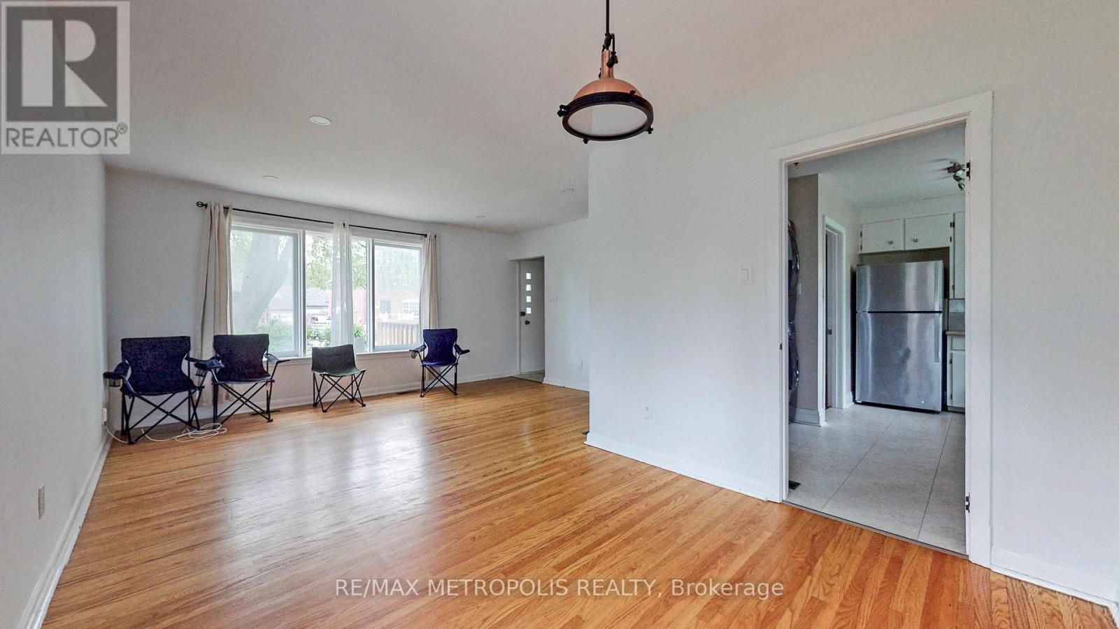 Main - 1020 Brewer Street, Peterborough Central (South), Ontario  K9J 5B4 - Photo 6 - X12481736