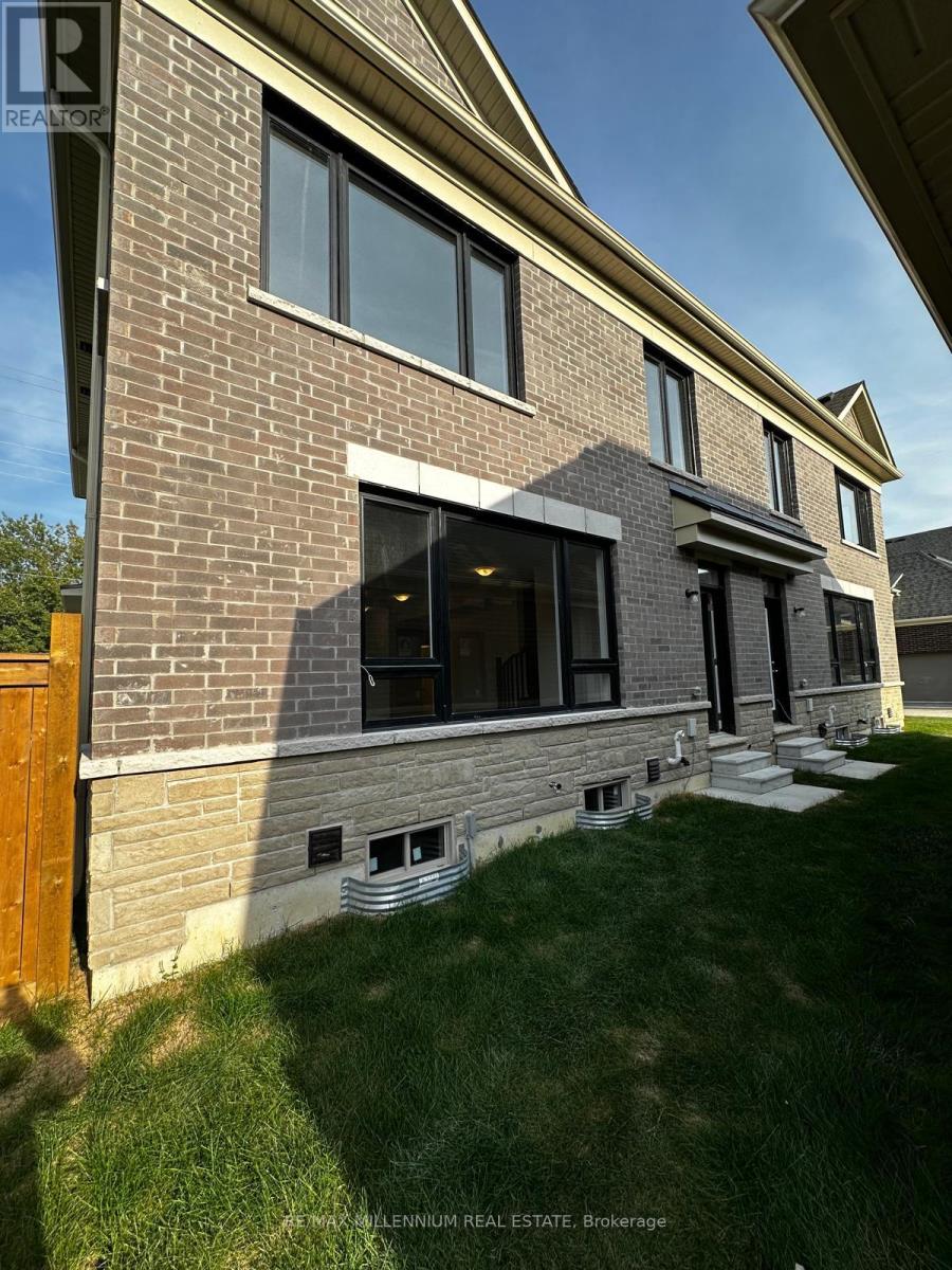 333 Lindsay Street N, Kawartha Lakes (Lindsay), Ontario  K9V 5V5 - Photo 3 - X12482523