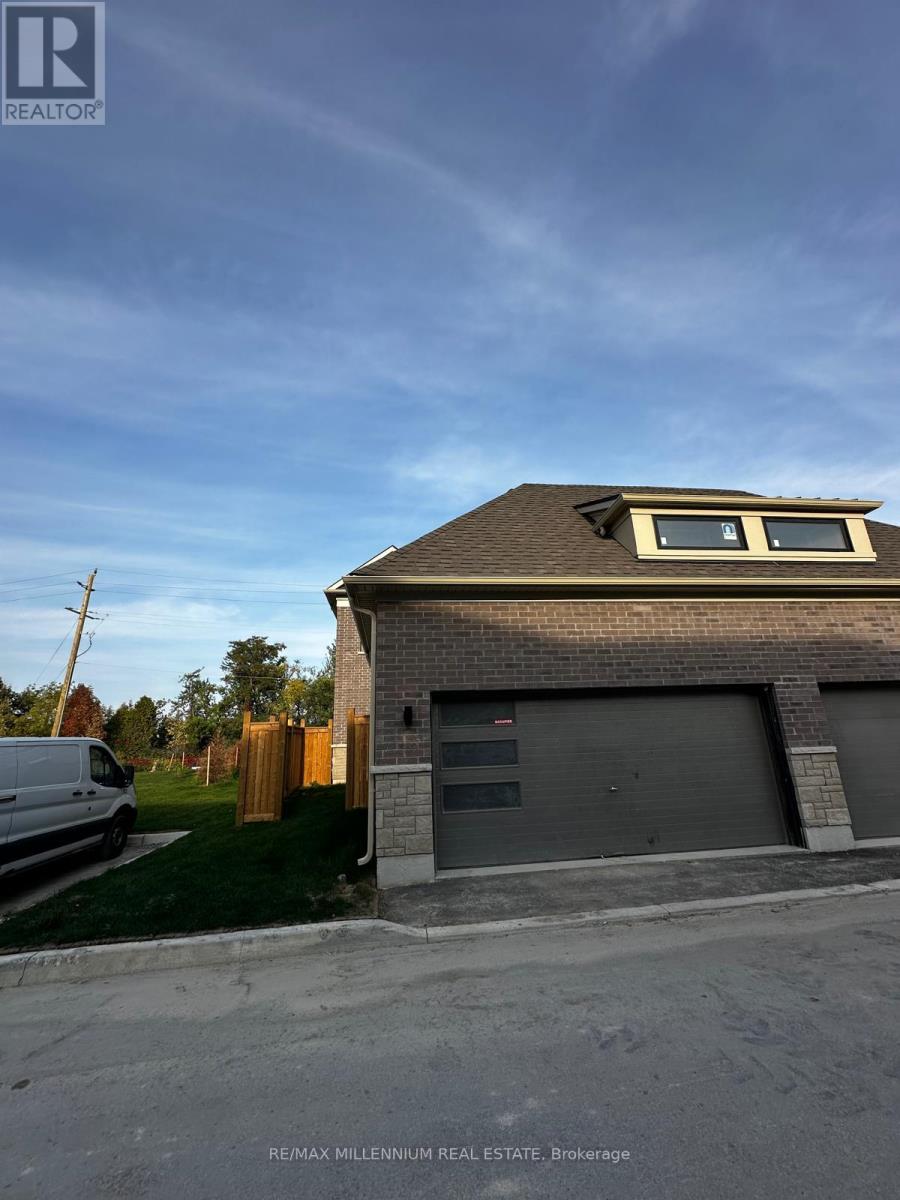 333 Lindsay Street N, Kawartha Lakes (Lindsay), Ontario  K9V 5V5 - Photo 4 - X12482523