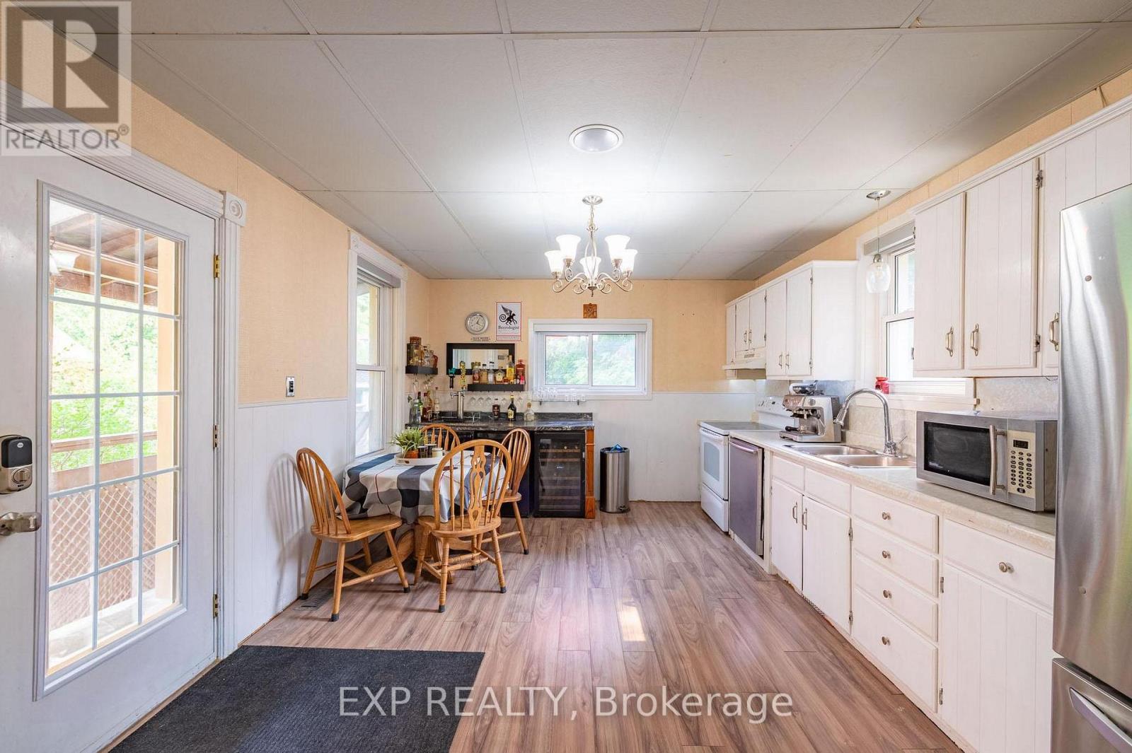 577 Bolivar Street, Peterborough (Town Ward 3), Ontario  K9J 4R9 - Photo 12 - X12482854