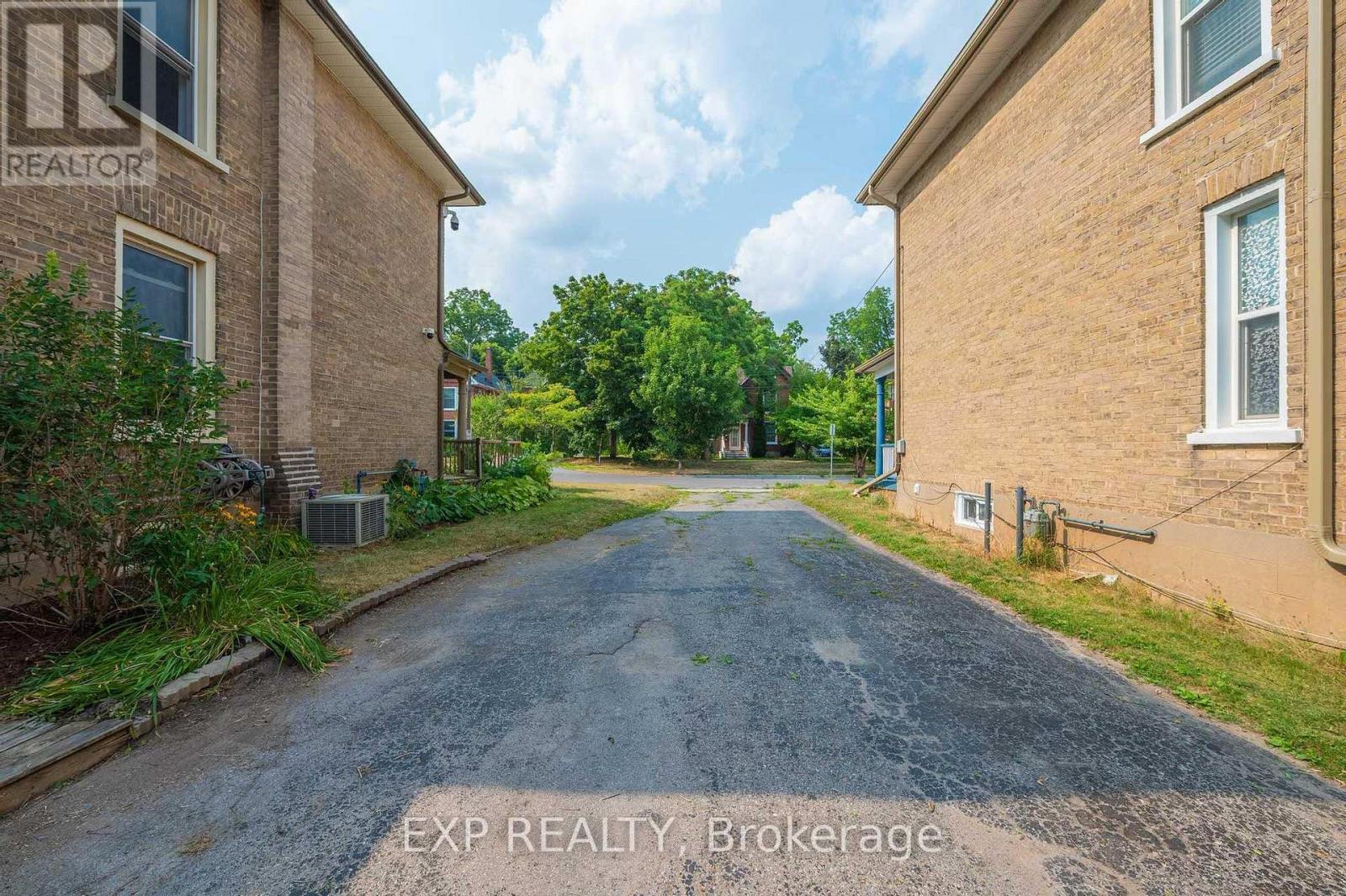 577 Bolivar Street, Peterborough (Town Ward 3), Ontario  K9J 4R9 - Photo 7 - X12482854