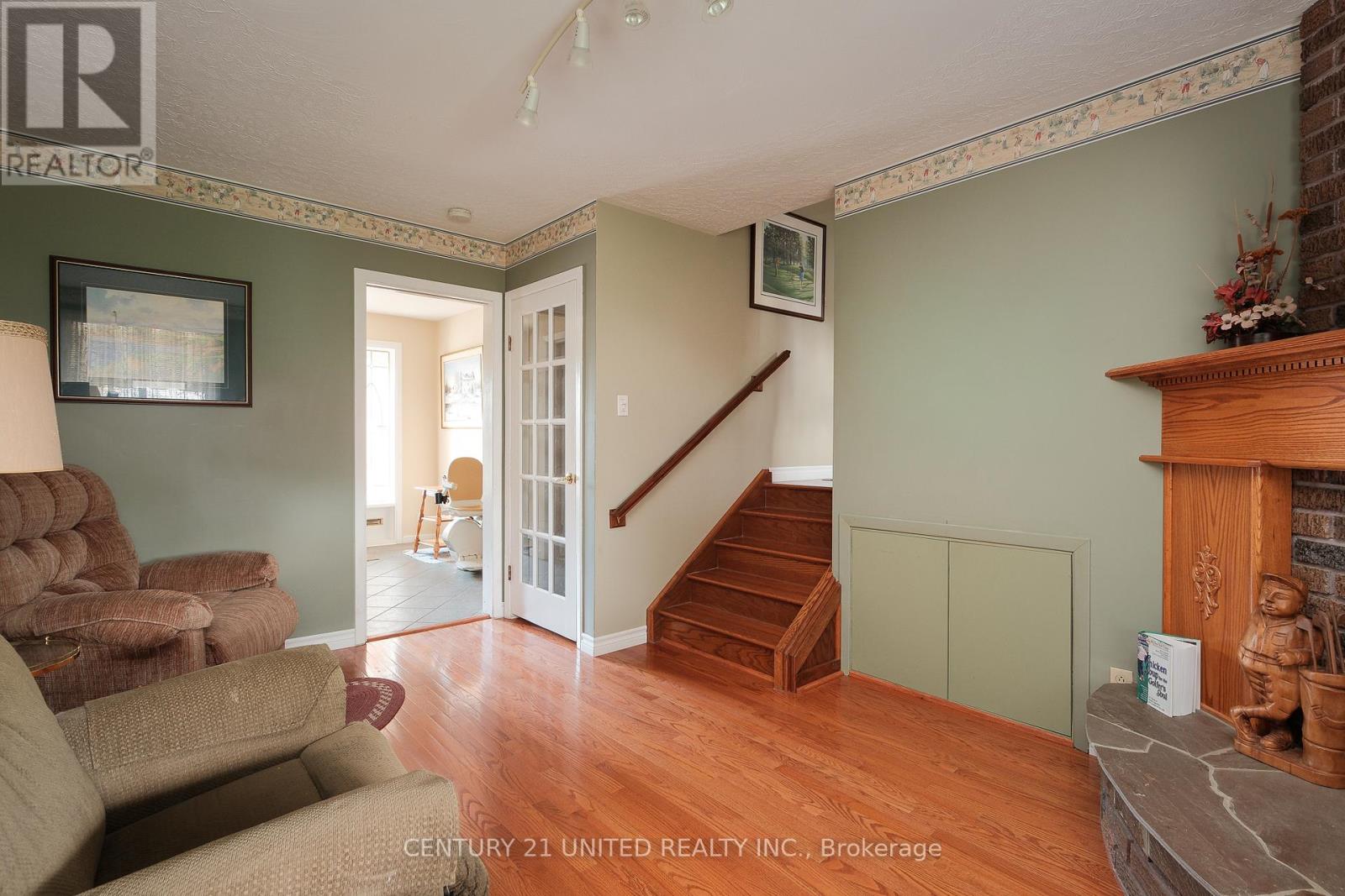 788 Cumberland Avenue, Peterborough (Northcrest Ward 5), Ontario  K9H 7B2 - Photo 10 - X12483127