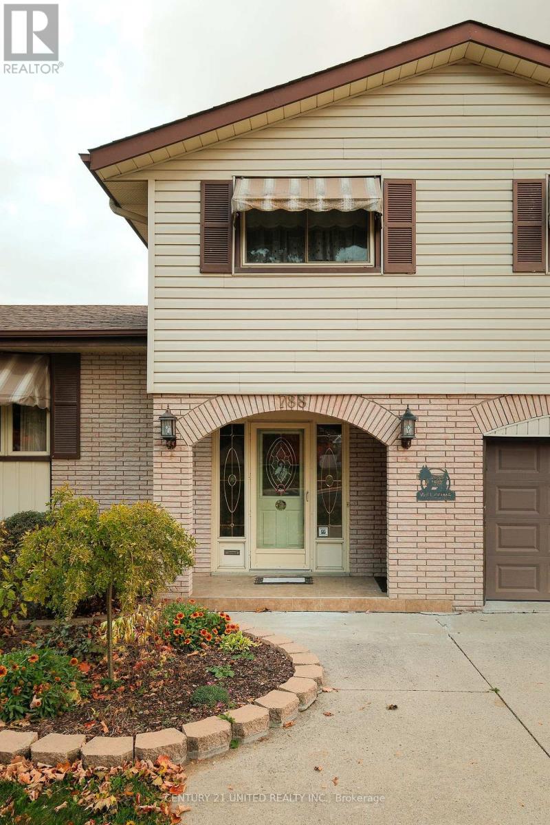 788 Cumberland Avenue, Peterborough (Northcrest Ward 5), Ontario  K9H 7B2 - Photo 2 - X12483127