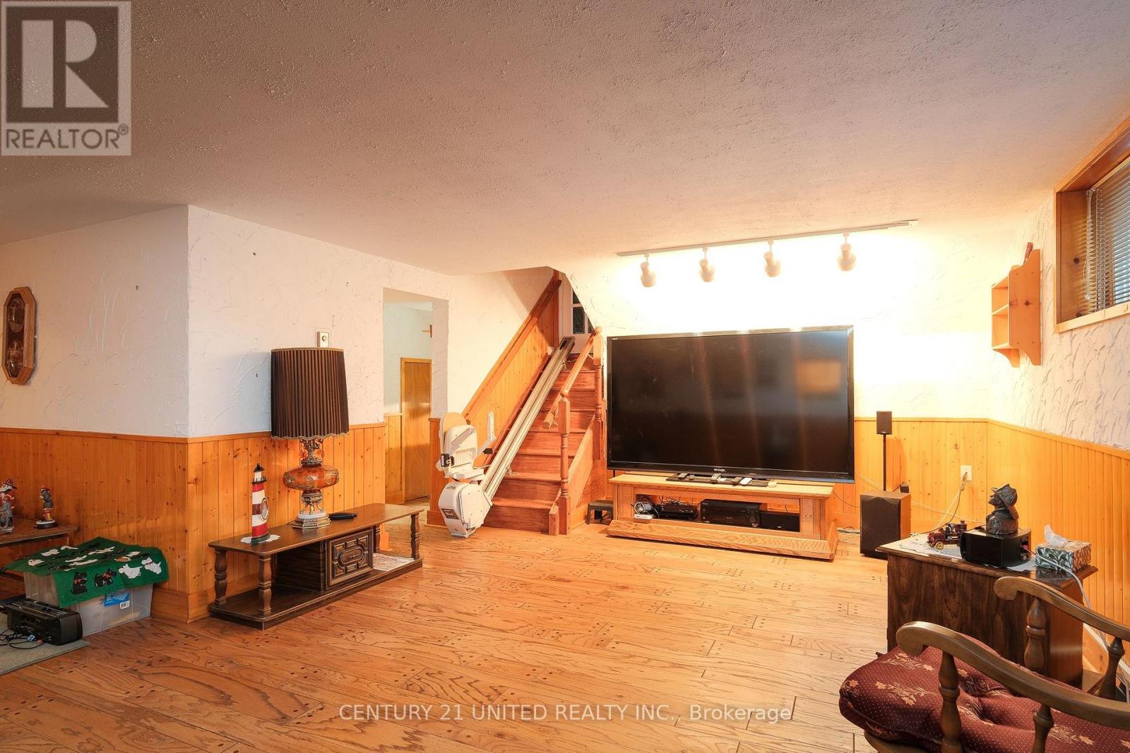 788 Cumberland Avenue, Peterborough (Northcrest Ward 5), Ontario  K9H 7B2 - Photo 33 - X12483127