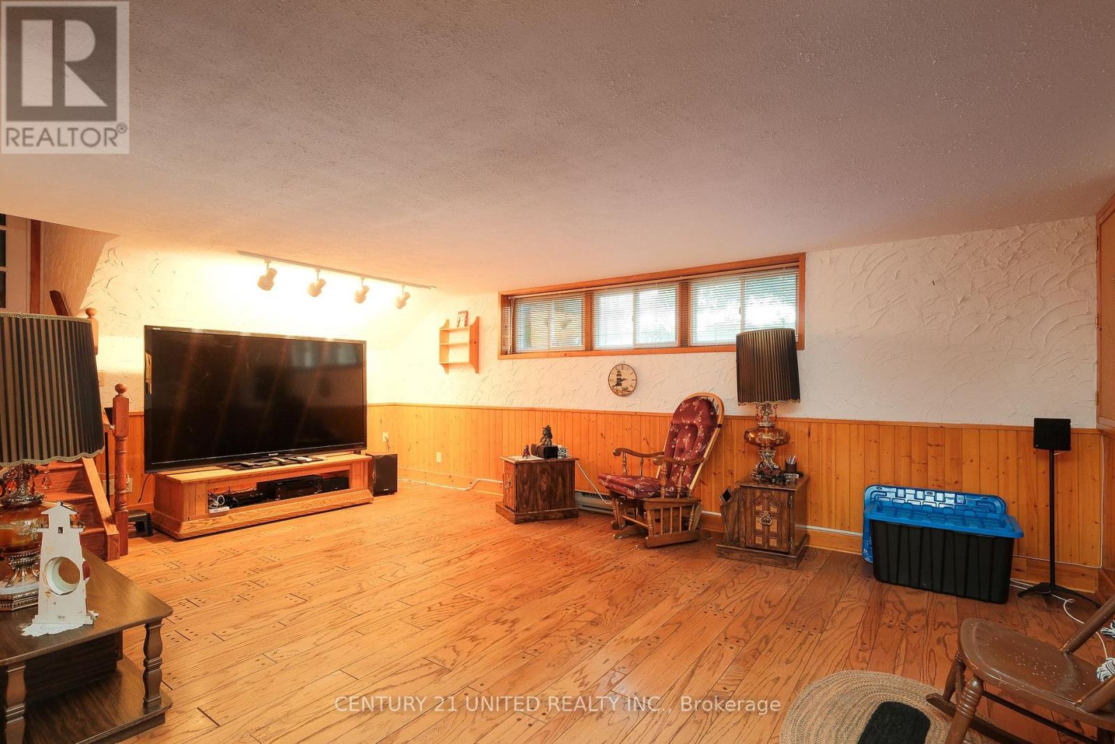 788 Cumberland Avenue, Peterborough (Northcrest Ward 5), Ontario  K9H 7B2 - Photo 36 - X12483127