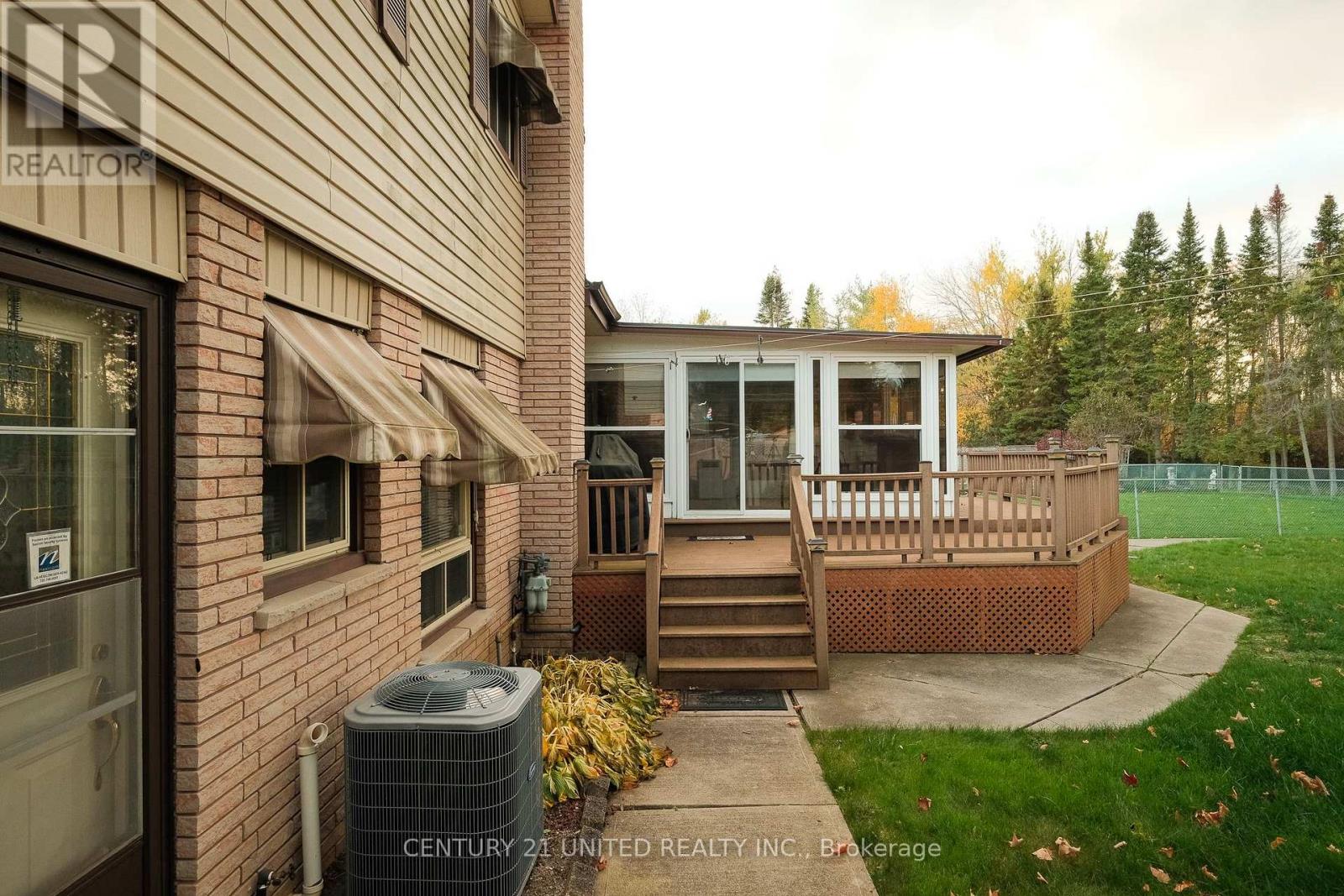 788 Cumberland Avenue, Peterborough (Northcrest Ward 5), Ontario  K9H 7B2 - Photo 44 - X12483127