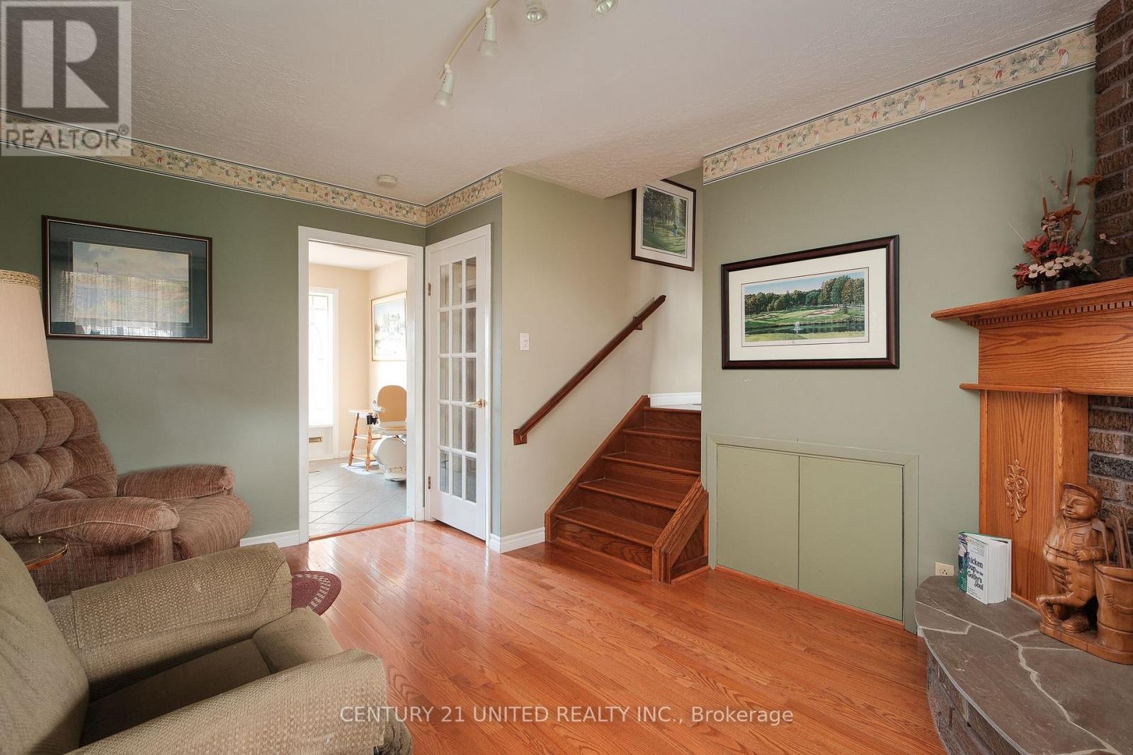 788 Cumberland Avenue, Peterborough (Northcrest Ward 5), Ontario  K9H 7B2 - Photo 9 - X12483127