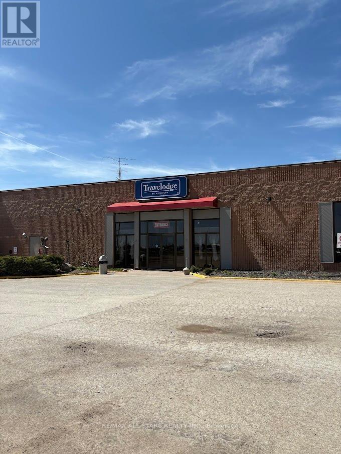 Balsam Room - 1754 Highway 7, Kawartha Lakes (Lindsay), Ontario  K9V 4R2 - Photo 1 - X12483193