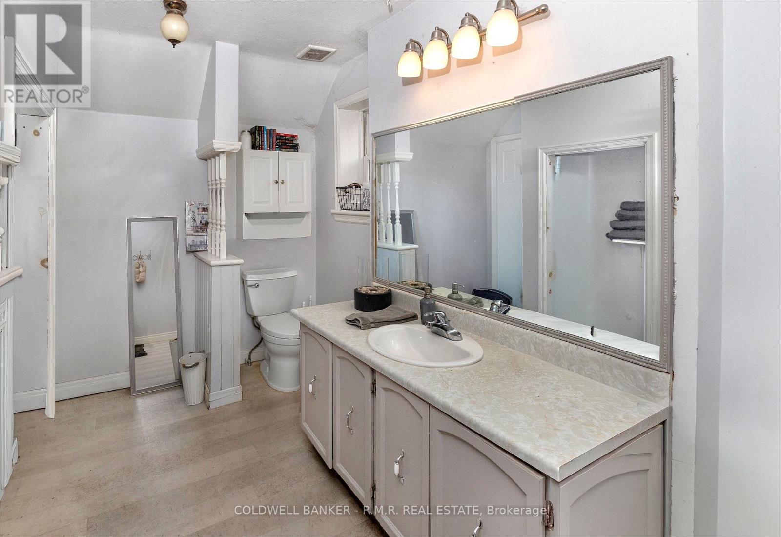 52 Glenelg Street E, Kawartha Lakes (Lindsay), Ontario  K9V 1Z3 - Photo 17 - X12483688