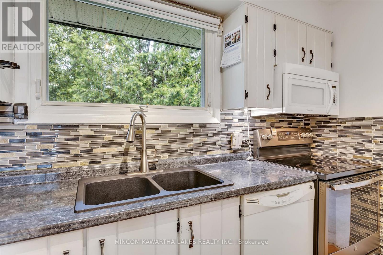 197 Patricia Crescent, Selwyn, Ontario  K9J 6X3 - Photo 3 - X12483783