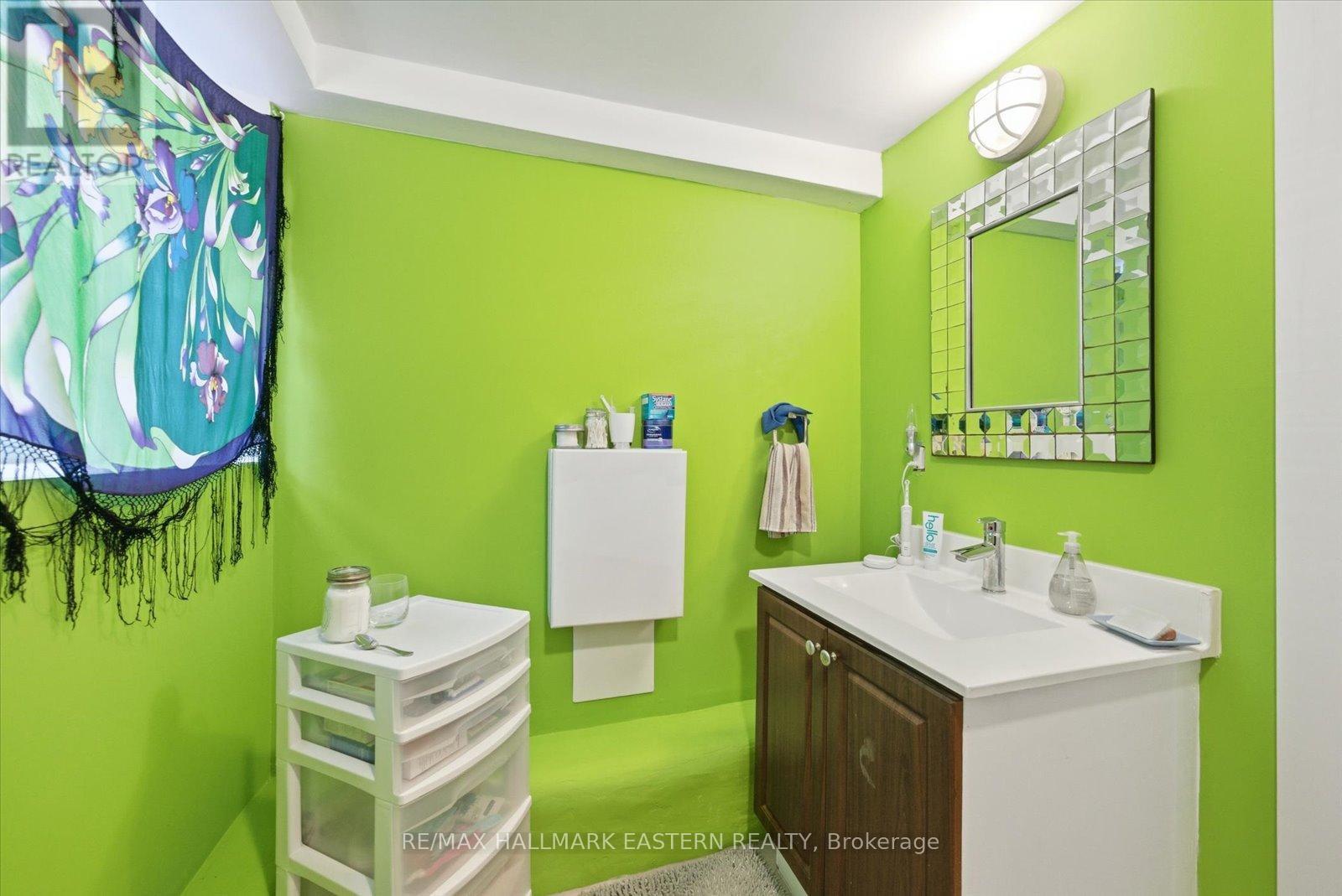 242 Dublin Street, Peterborough (Town Ward 3), Ontario  K9H 3B8 - Photo 11 - X12484029