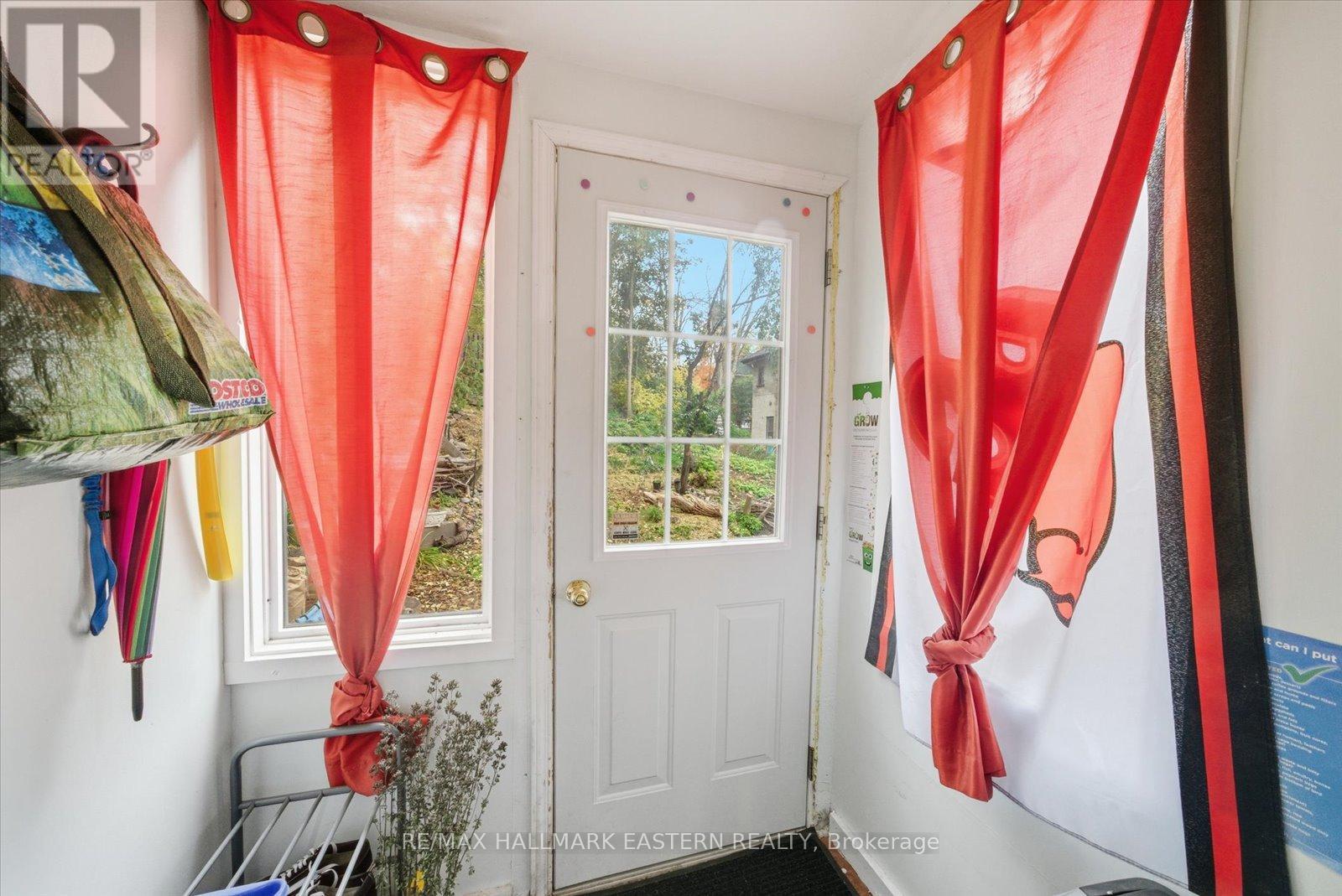 242 Dublin Street, Peterborough (Town Ward 3), Ontario  K9H 3B8 - Photo 13 - X12484029