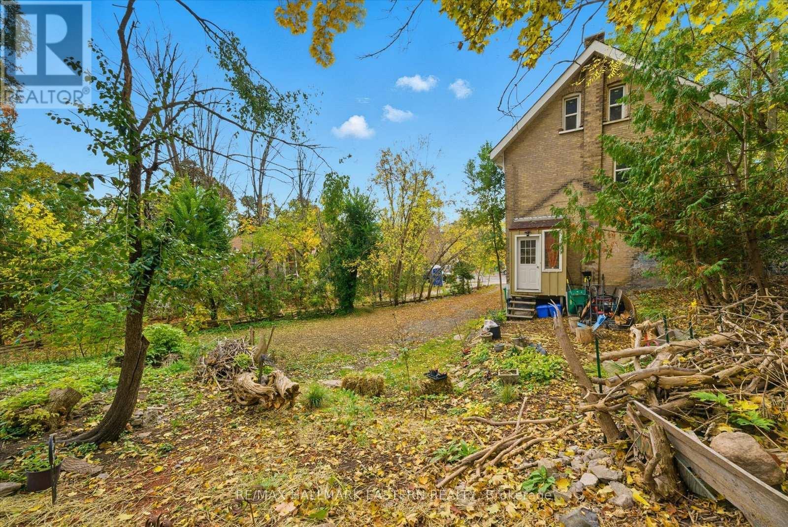 242 Dublin Street, Peterborough (Town Ward 3), Ontario  K9H 3B8 - Photo 28 - X12484029