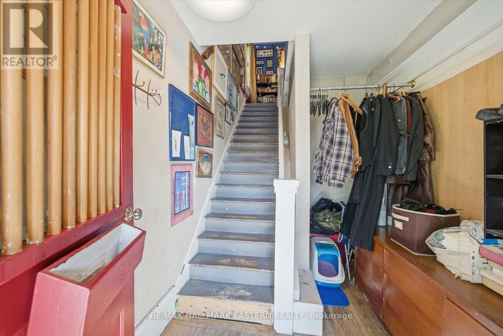 242 Dublin Street, Peterborough (Town Ward 3), Ontario  K9H 3B8 - Photo 4 - X12484029