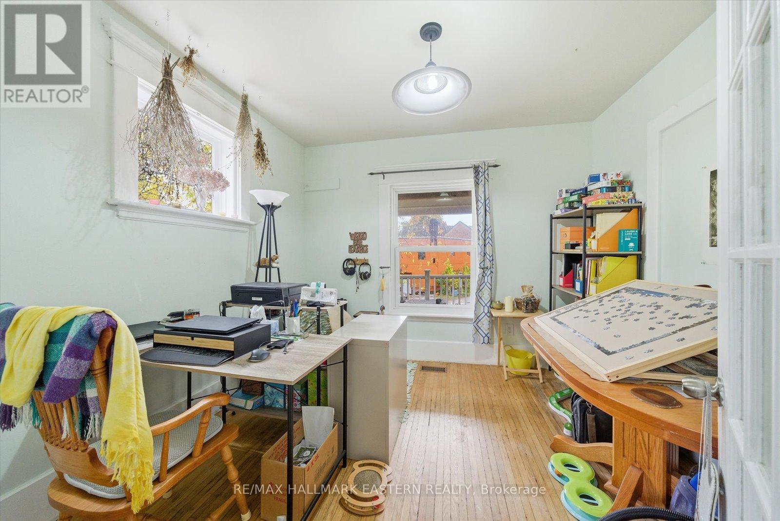 242 Dublin Street, Peterborough (Town Ward 3), Ontario  K9H 3B8 - Photo 9 - X12484029