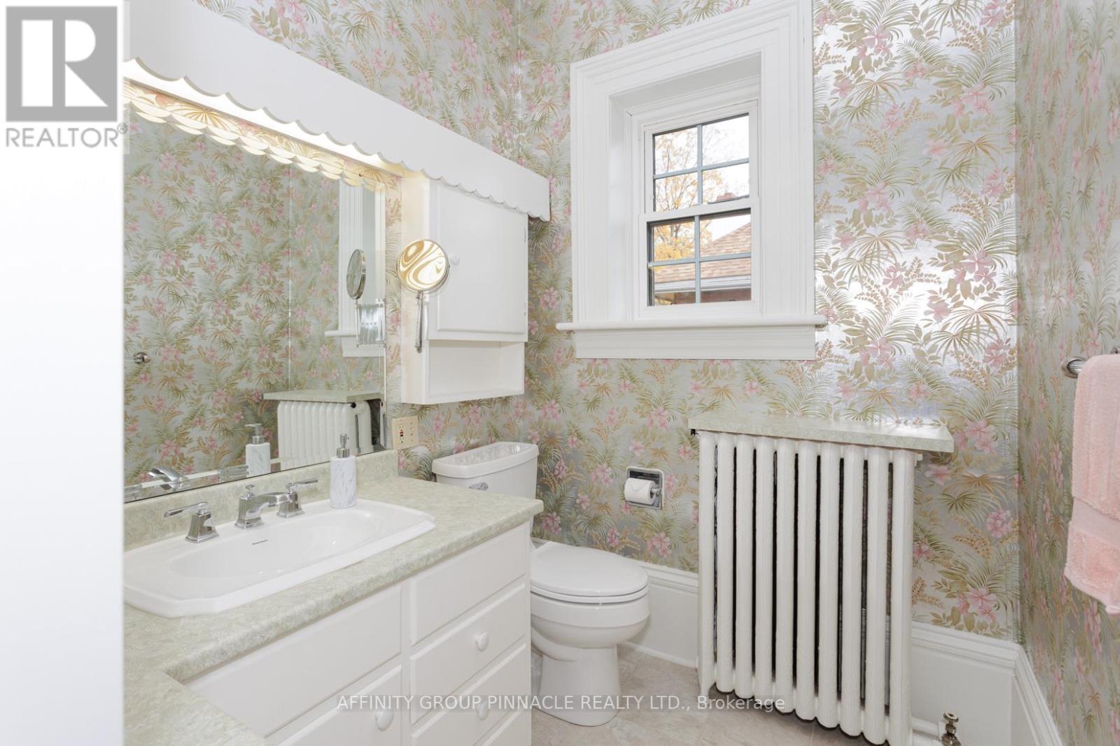 12 Russell Street E, Kawartha Lakes (Lindsay), Ontario  K9V 1Z8 - Photo 25 - X12484322