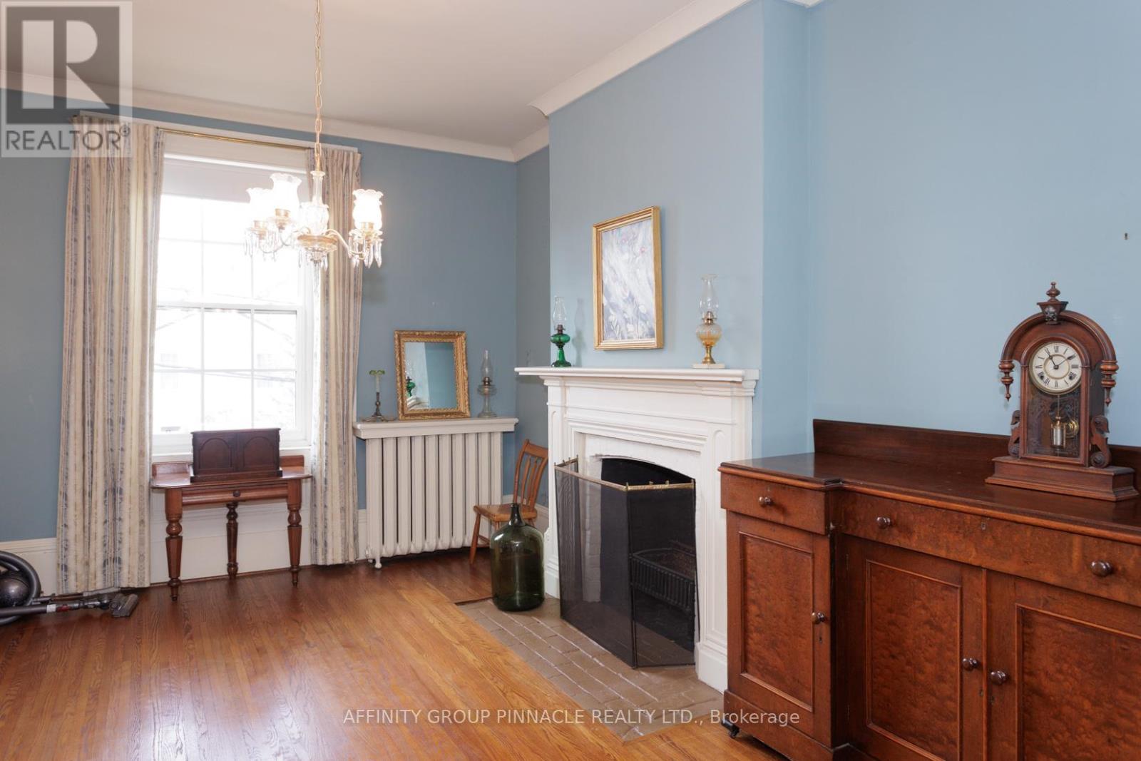 12 Russell Street E, Kawartha Lakes (Lindsay), Ontario  K9V 1Z8 - Photo 26 - X12484322