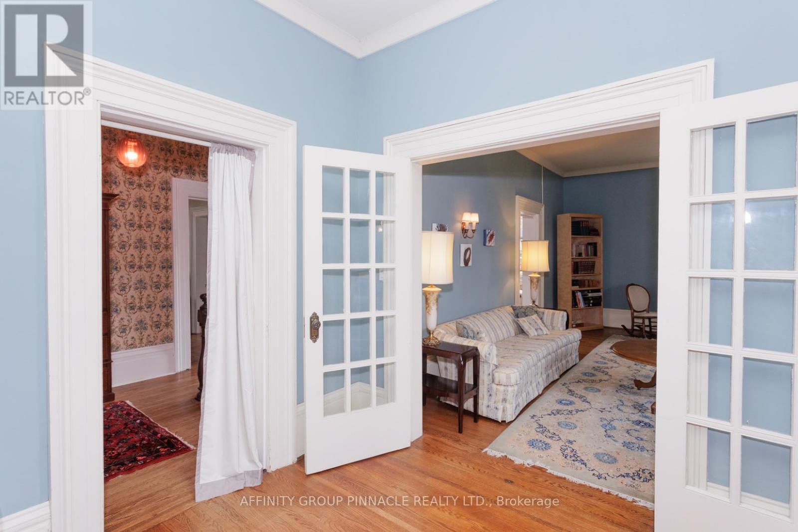 12 Russell Street E, Kawartha Lakes (Lindsay), Ontario  K9V 1Z8 - Photo 27 - X12484322