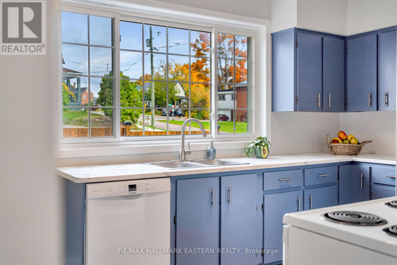 92 Booth Street S, Trent Hills (Campbellford), Ontario  K0L 1L0 - Photo 6 - X12484481