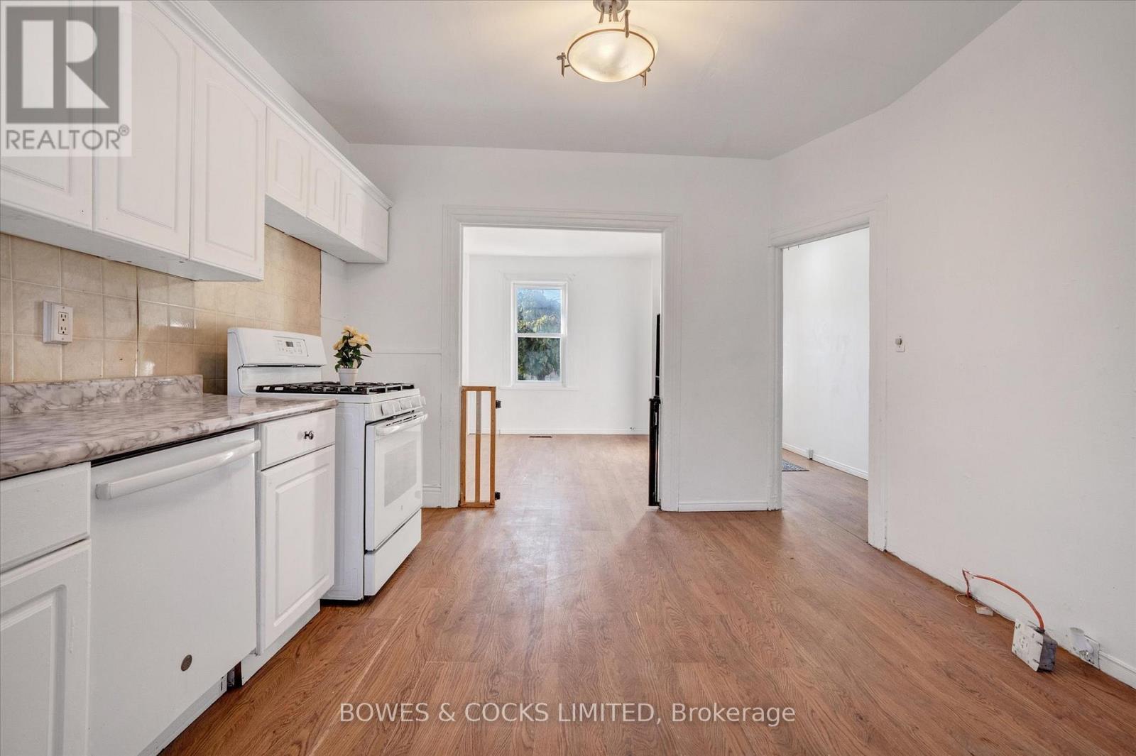 266 Wolfe Street, Peterborough (Town Ward 3), Ontario  K9J 2L3 - Photo 11 - X12484517