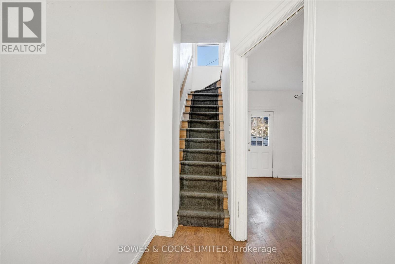 266 Wolfe Street, Peterborough (Town Ward 3), Ontario  K9J 2L3 - Photo 12 - X12484517