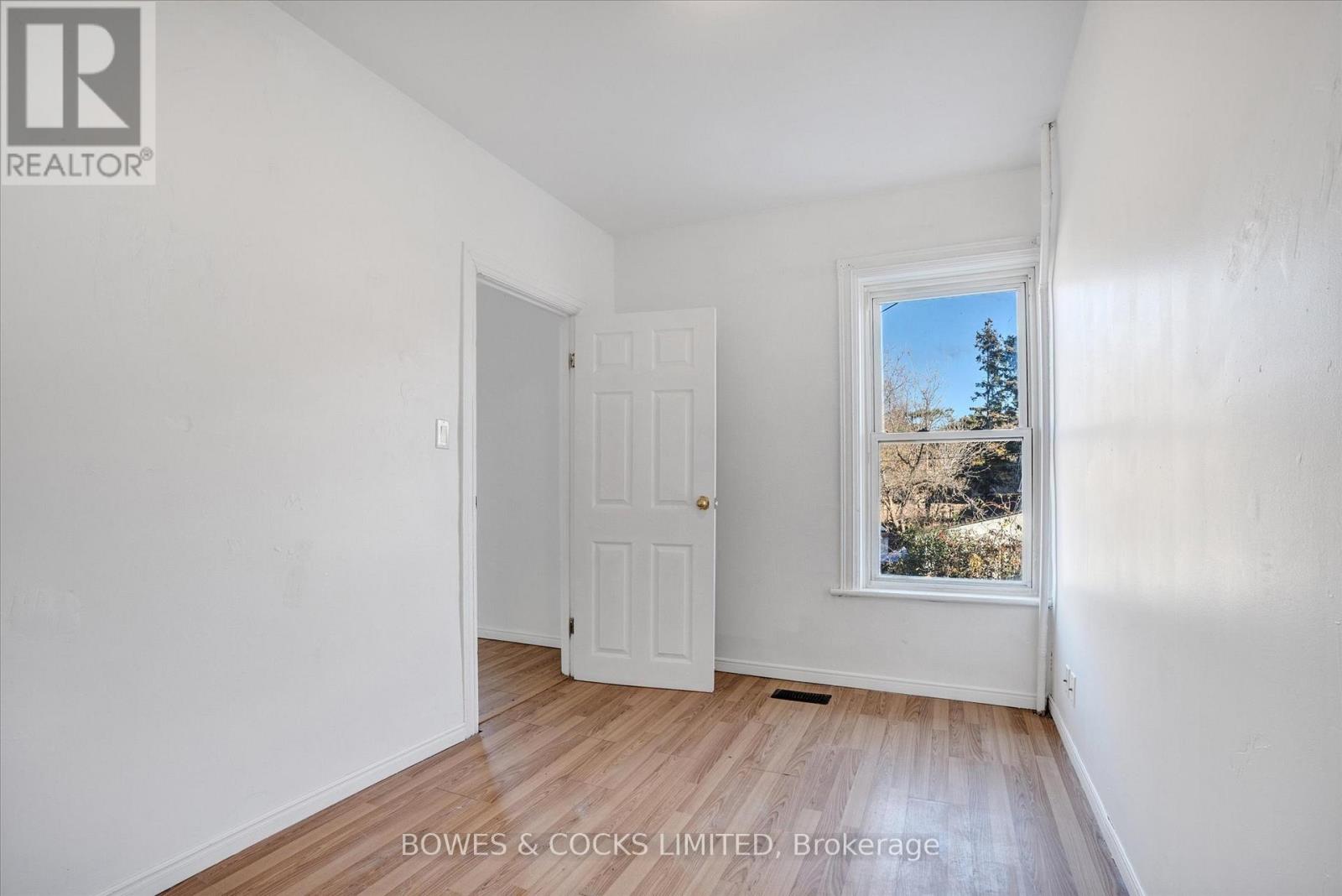 266 Wolfe Street, Peterborough (Town Ward 3), Ontario  K9J 2L3 - Photo 15 - X12484517