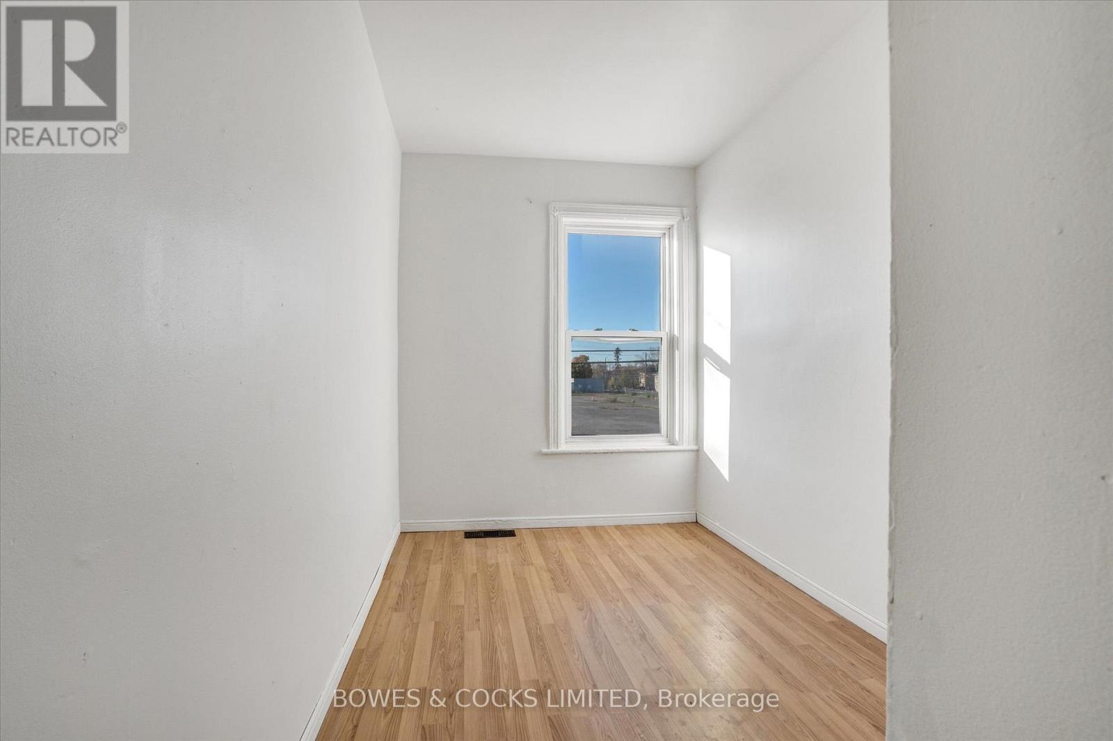 266 Wolfe Street, Peterborough (Town Ward 3), Ontario  K9J 2L3 - Photo 19 - X12484517