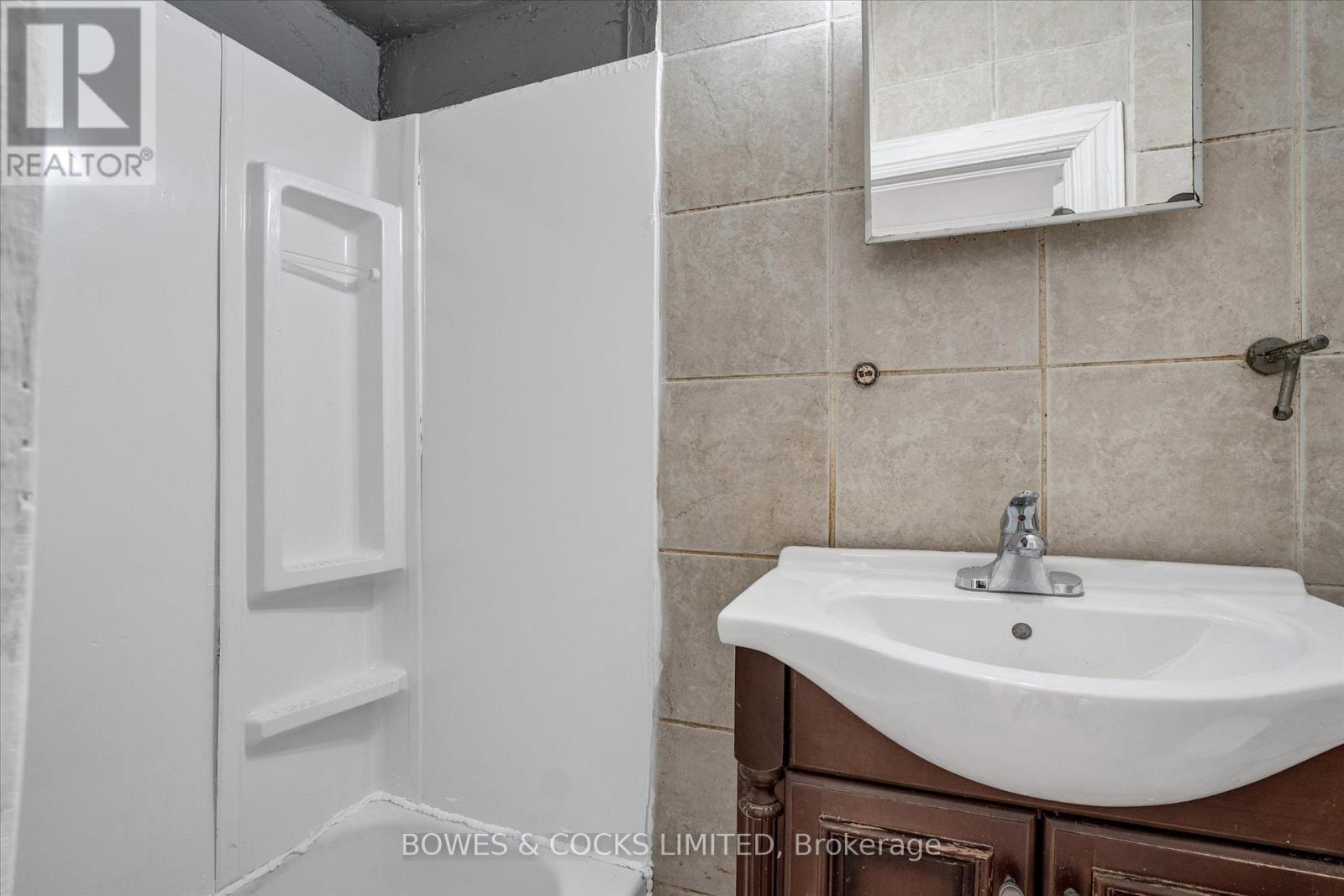 266 Wolfe Street, Peterborough (Town Ward 3), Ontario  K9J 2L3 - Photo 25 - X12484517