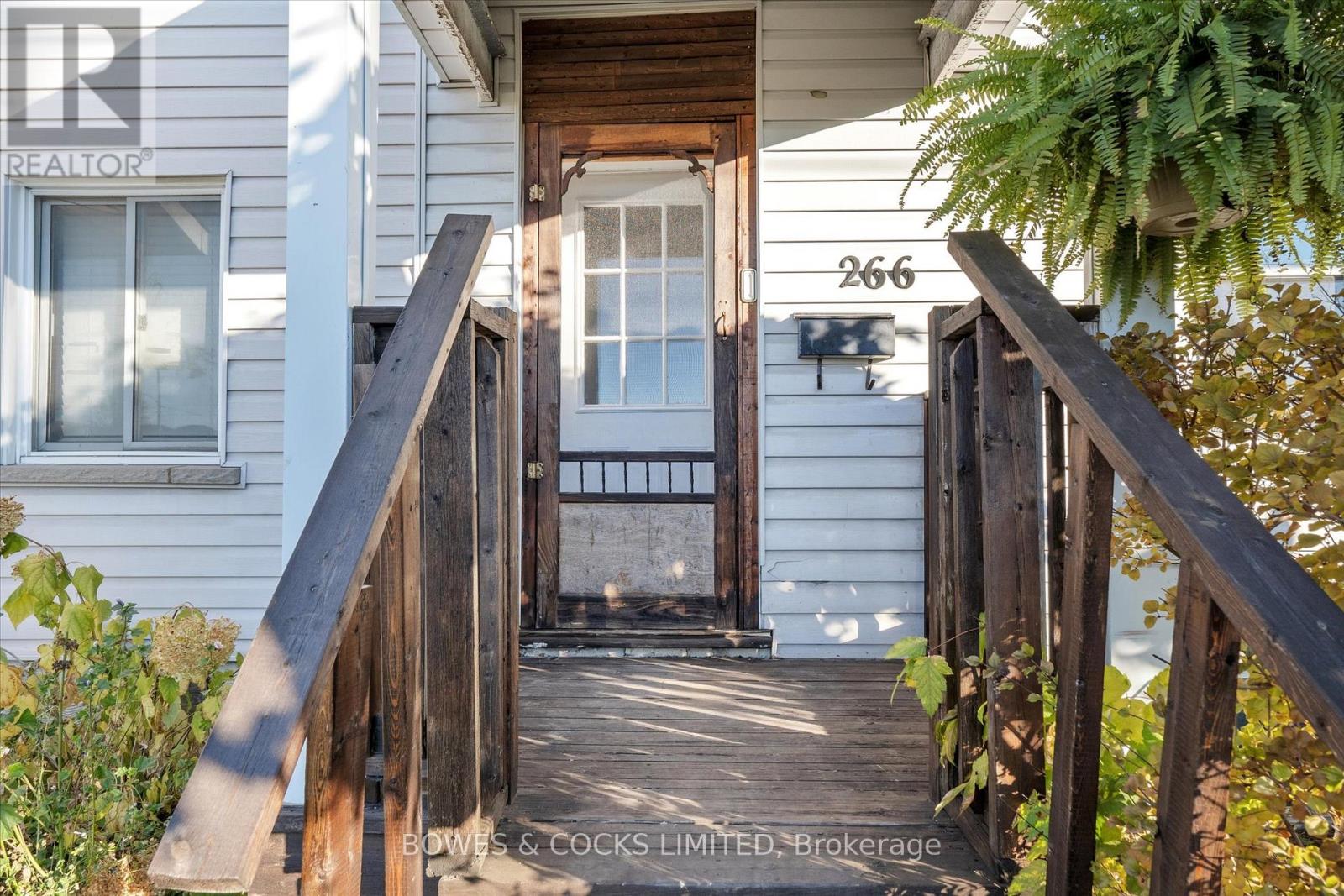 266 Wolfe Street, Peterborough (Town Ward 3), Ontario  K9J 2L3 - Photo 4 - X12484517