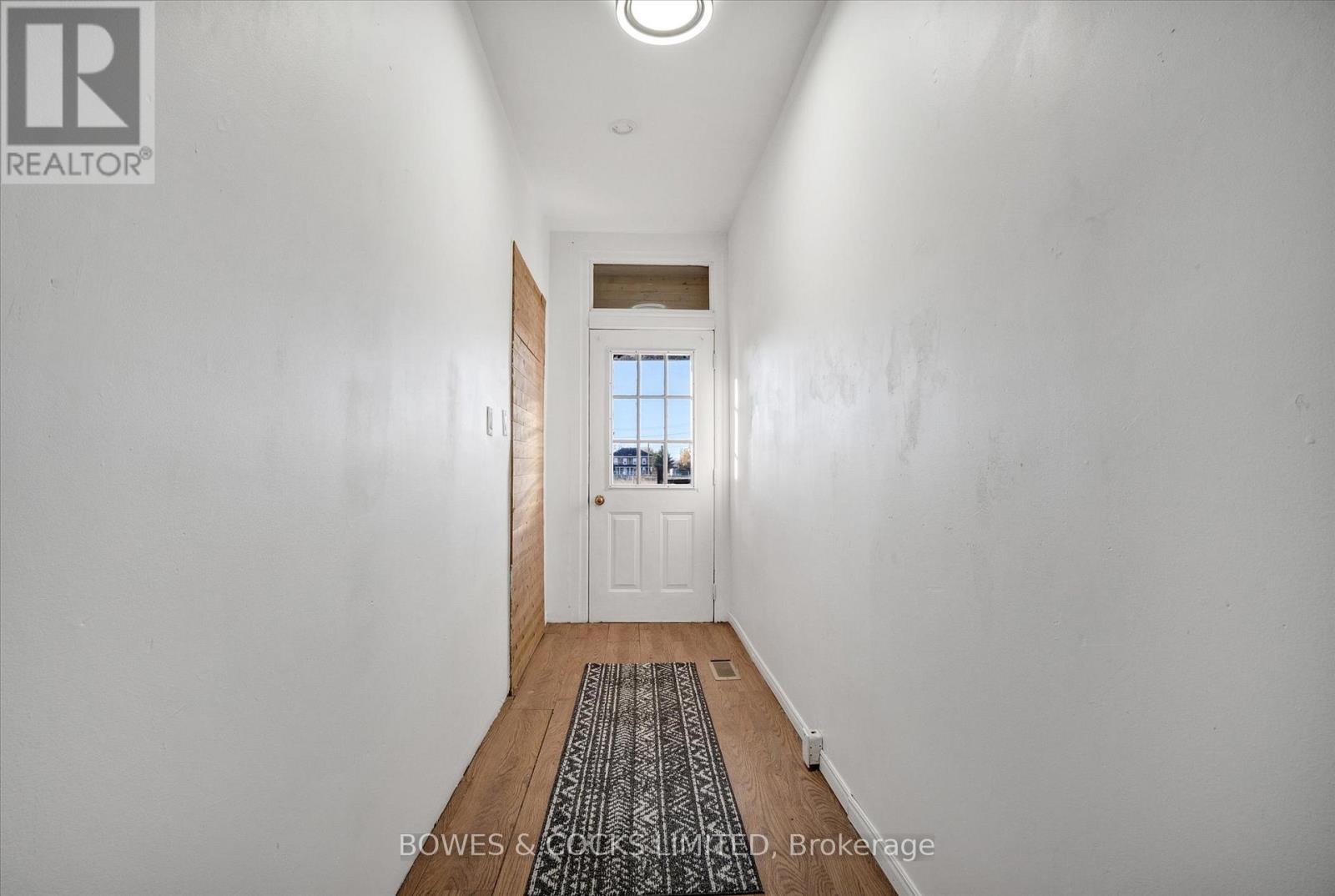 266 Wolfe Street, Peterborough (Town Ward 3), Ontario  K9J 2L3 - Photo 5 - X12484517