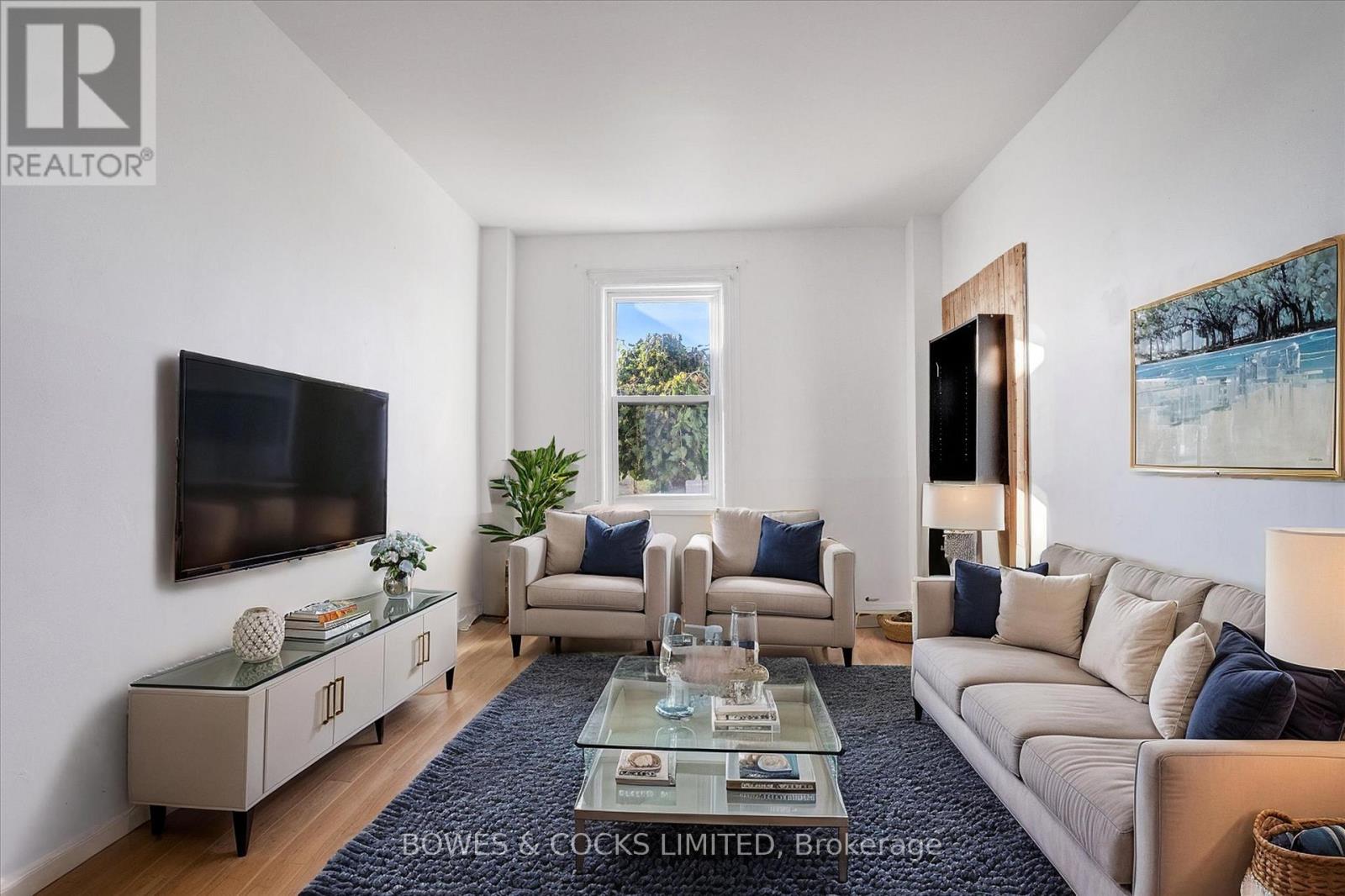 266 Wolfe Street, Peterborough (Town Ward 3), Ontario  K9J 2L3 - Photo 7 - X12484517