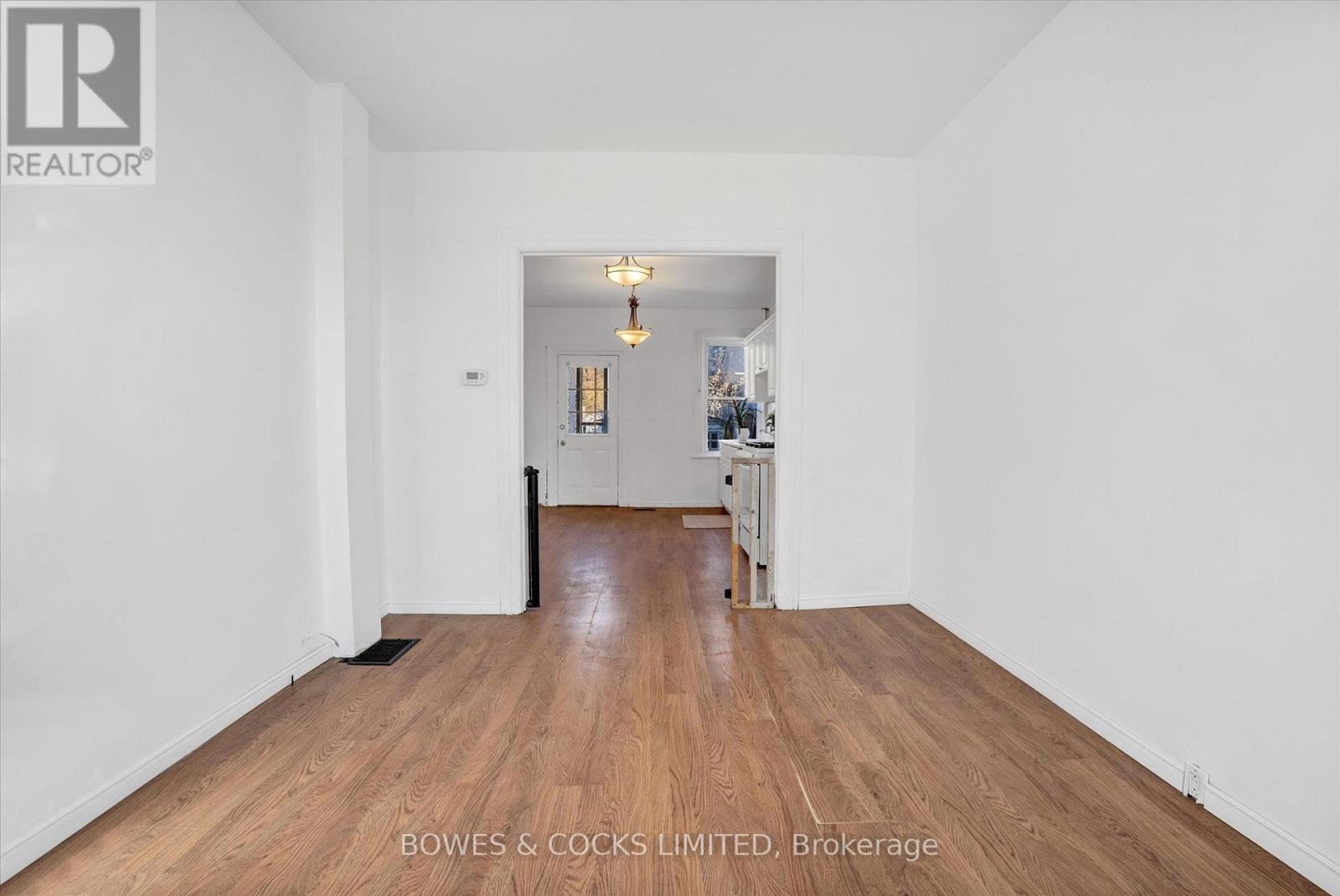 266 Wolfe Street, Peterborough (Town Ward 3), Ontario  K9J 2L3 - Photo 8 - X12484517