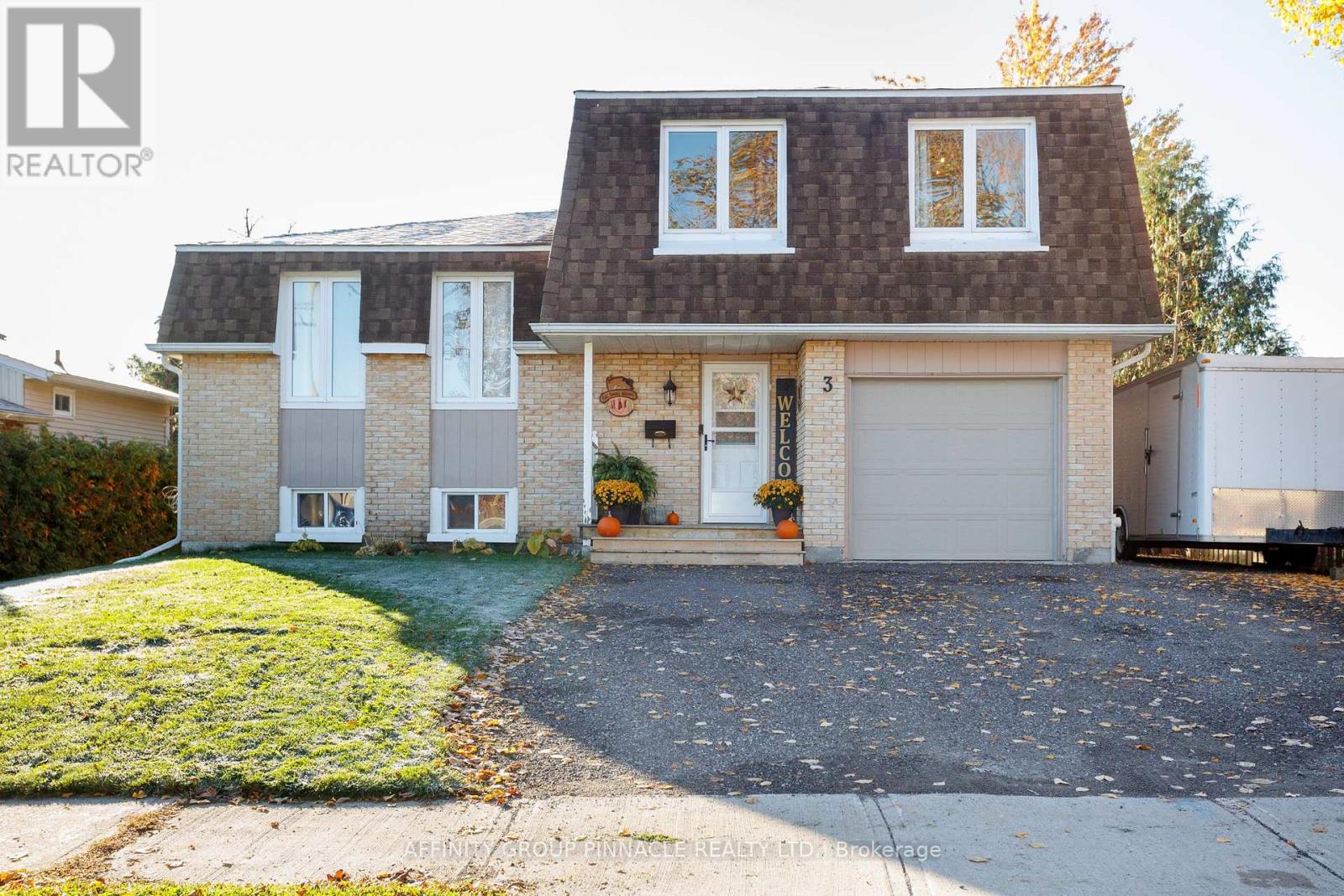 3 Edwin Street, Kawartha Lakes (Lindsay), Ontario  K9V 4X9 - Photo 1 - X12484552