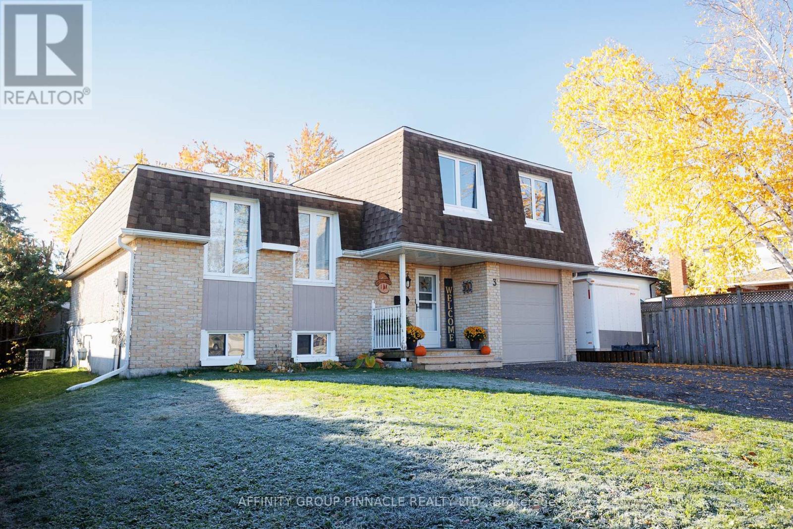 3 Edwin Street, Kawartha Lakes (Lindsay), Ontario  K9V 4X9 - Photo 2 - X12484552