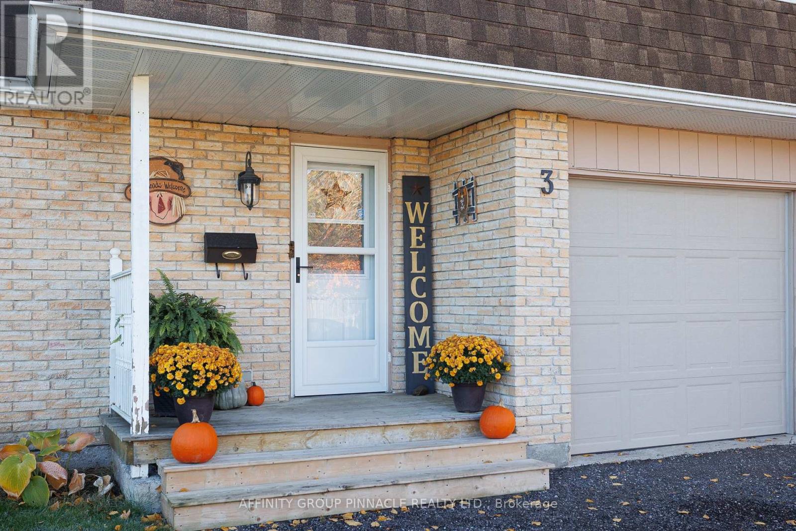 3 Edwin Street, Kawartha Lakes (Lindsay), Ontario  K9V 4X9 - Photo 3 - X12484552