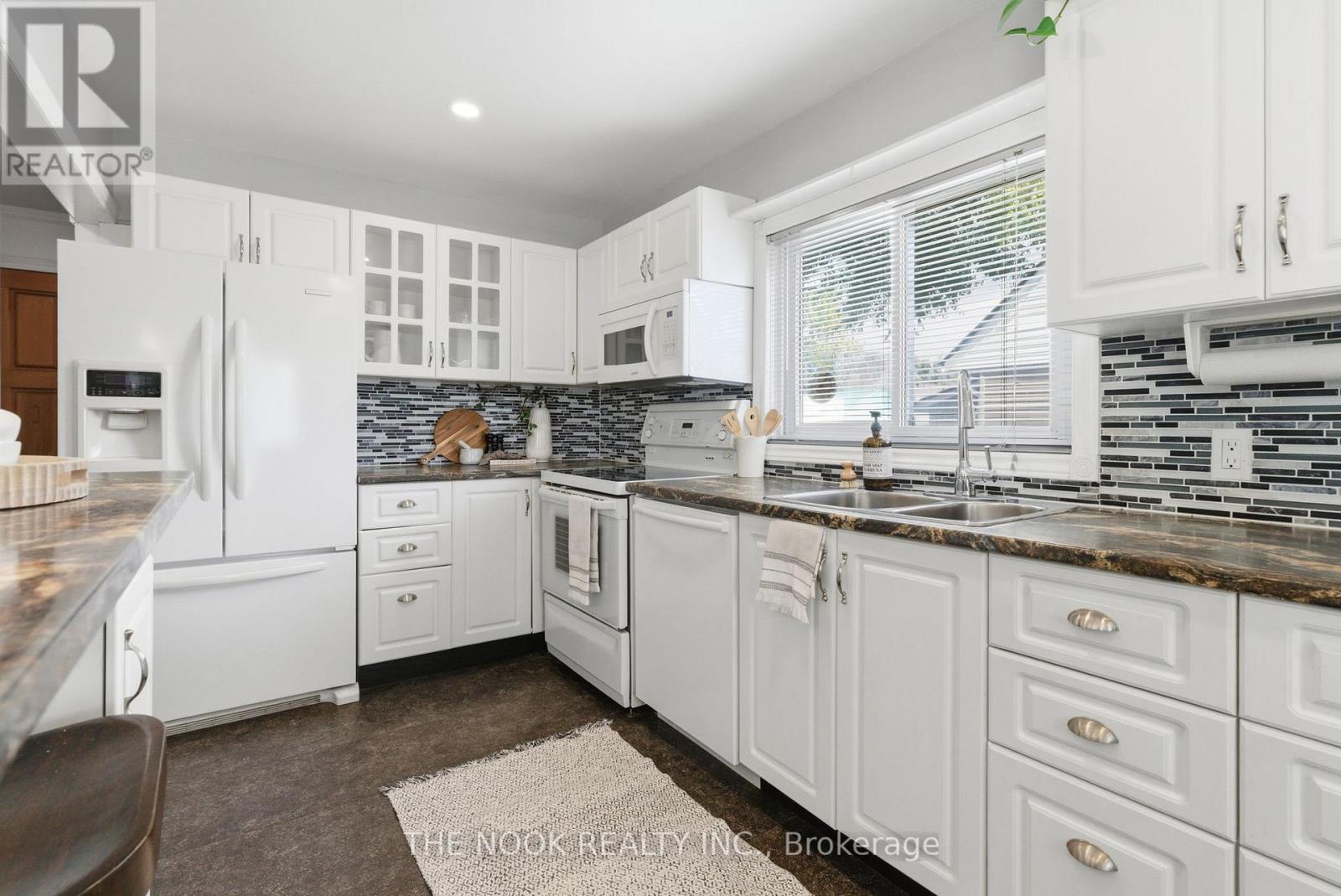 518 Rose Avenue, Peterborough (Otonabee Ward 1), Ontario  K9J 4E7 - Photo 8 - X12484631