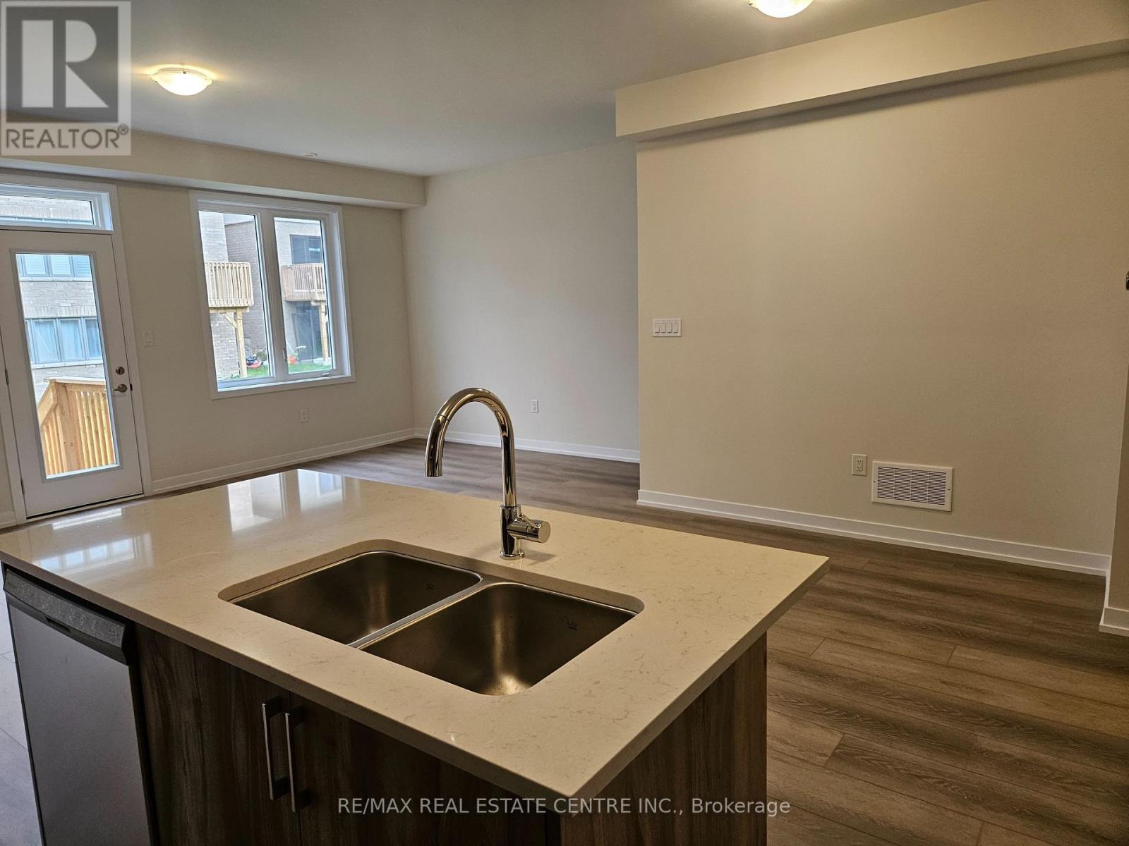 Upper - 22 Ziibi Way, Clarington (Newcastle), Ontario  L1B 0W5 - Photo 4 - E12484727