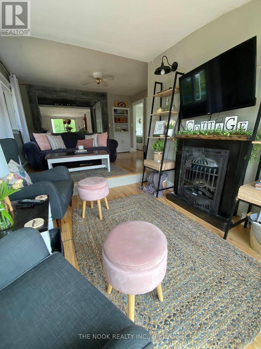 90 Thaeter Lane, Carlow/mayo (Carlow Ward), Ontario  K0L 1C0 - Photo 6 - X12484842